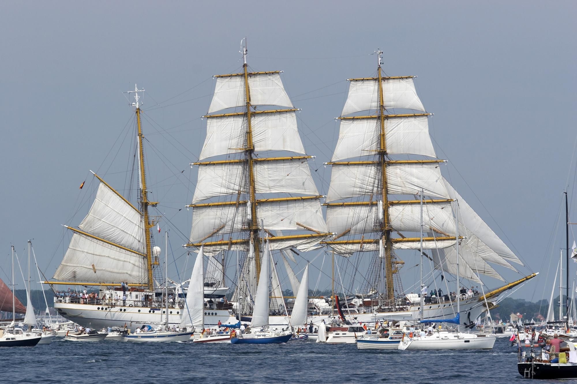 Windjammer: Large iron-hulled square-rigged sailing ships with three or more masts. 2000x1340 HD Background.