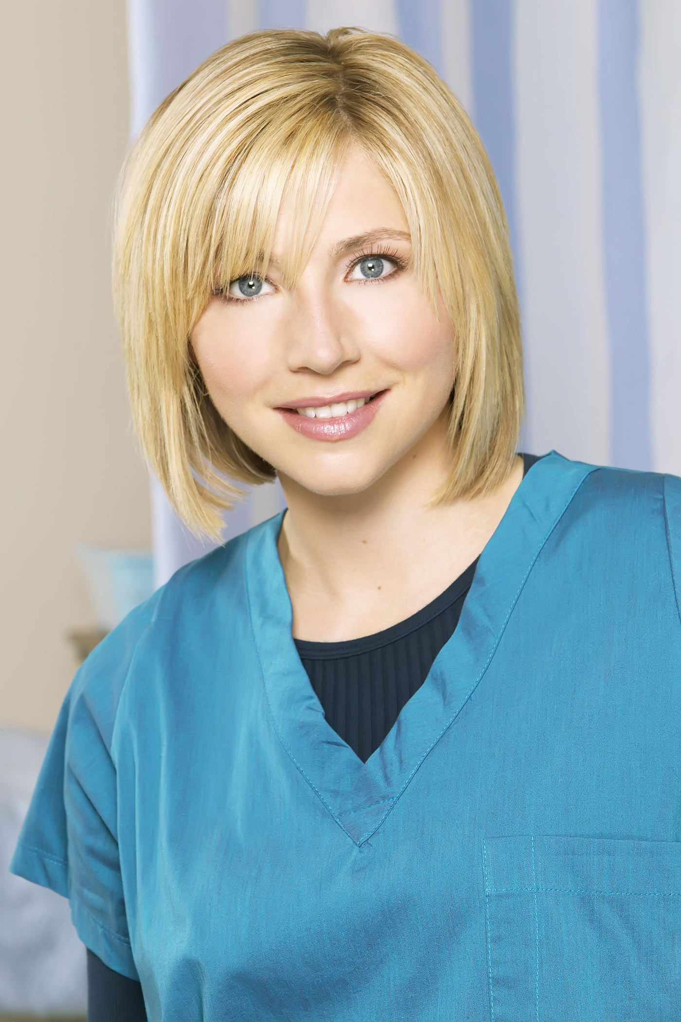Sarah Chalke: Elliot Reid, The character who appeared in every episode during the first eight seasons of Scrubs. 1400x2100 HD Background.