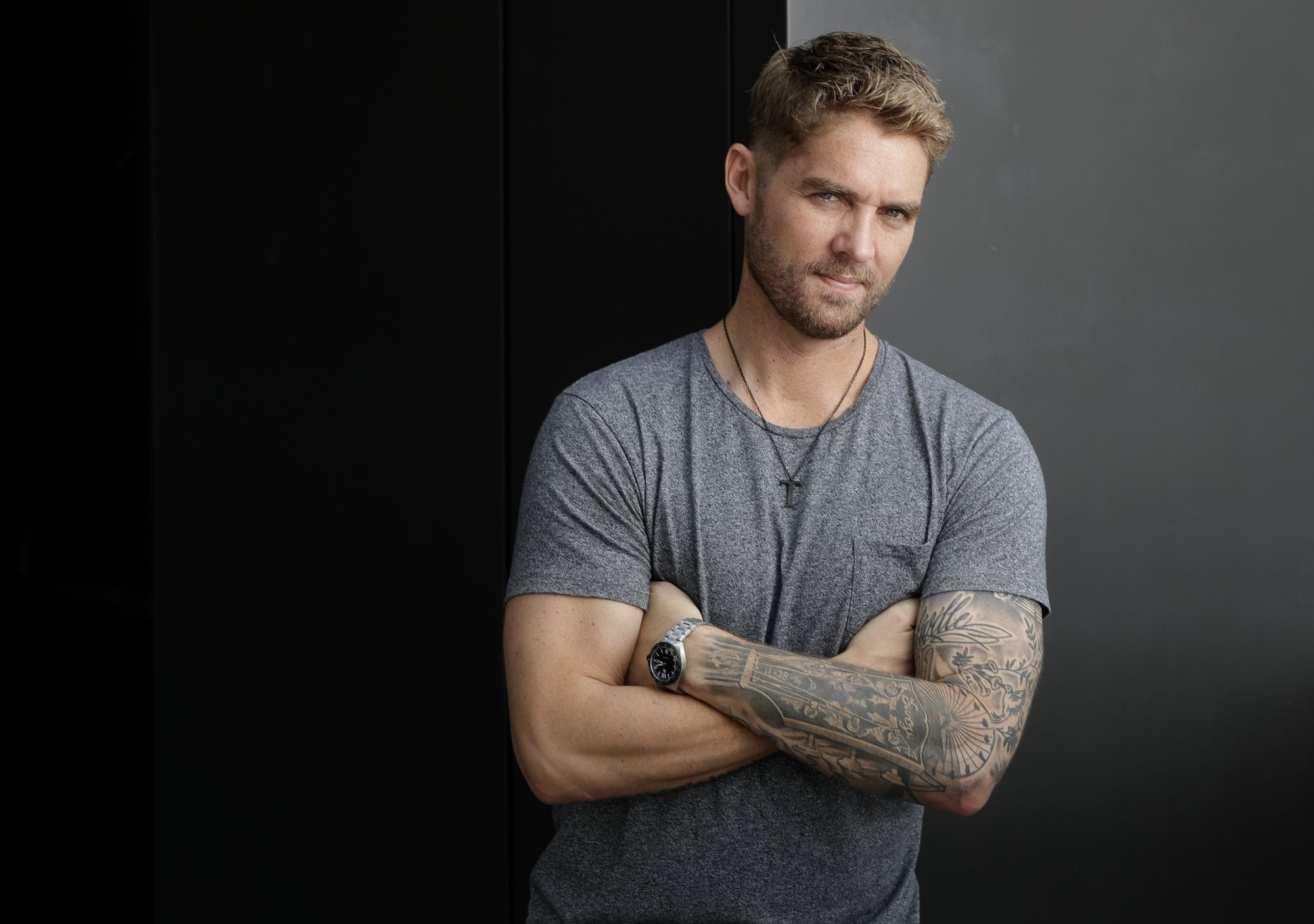 Brett Young, Country artist, Live performance, Stage presence, 2000x1410 HD Desktop