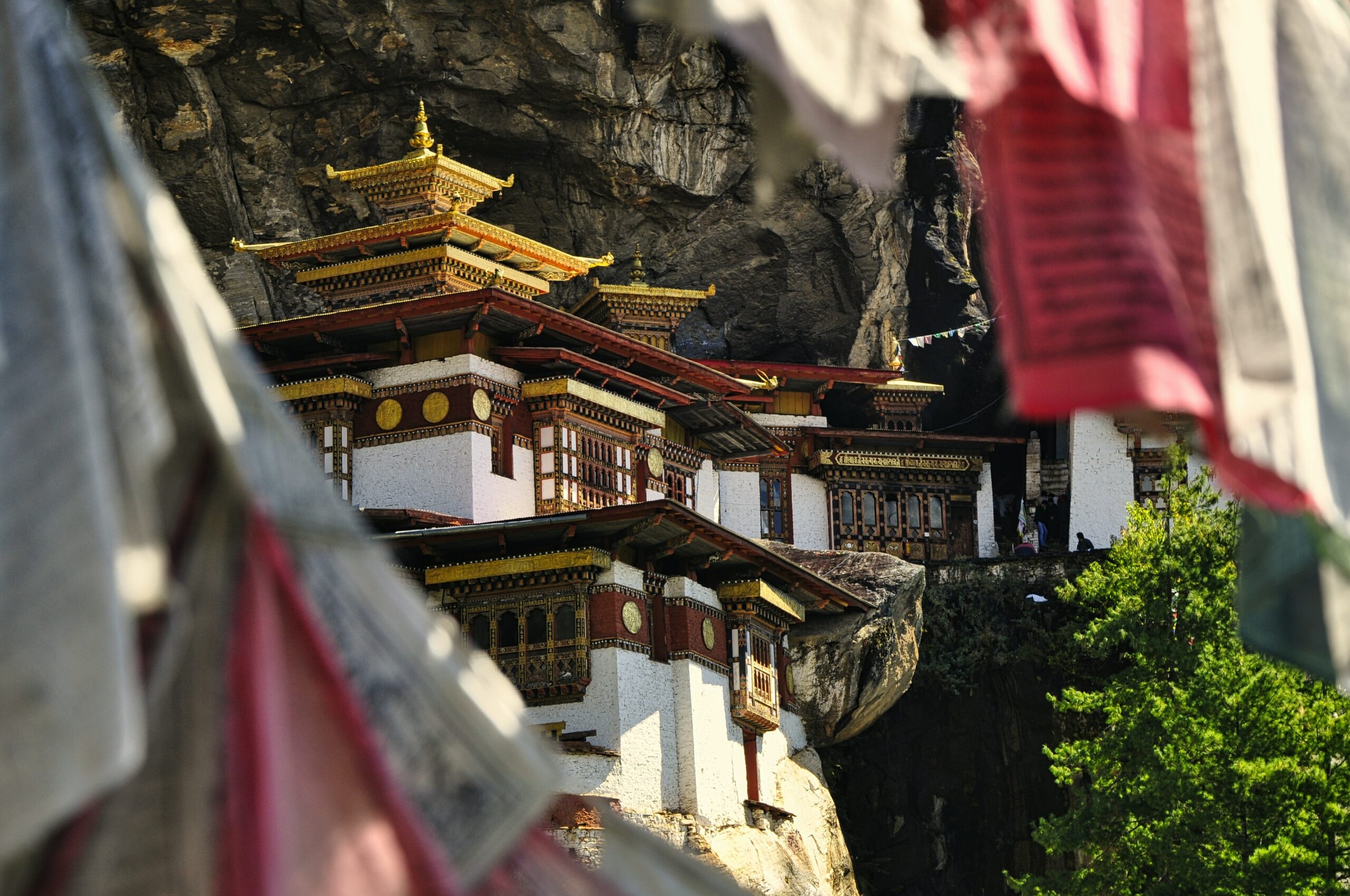 Must-see places in Bhutan, Traveldine recommendations, Cultural landmarks, Natural beauty, 2560x1700 HD Desktop