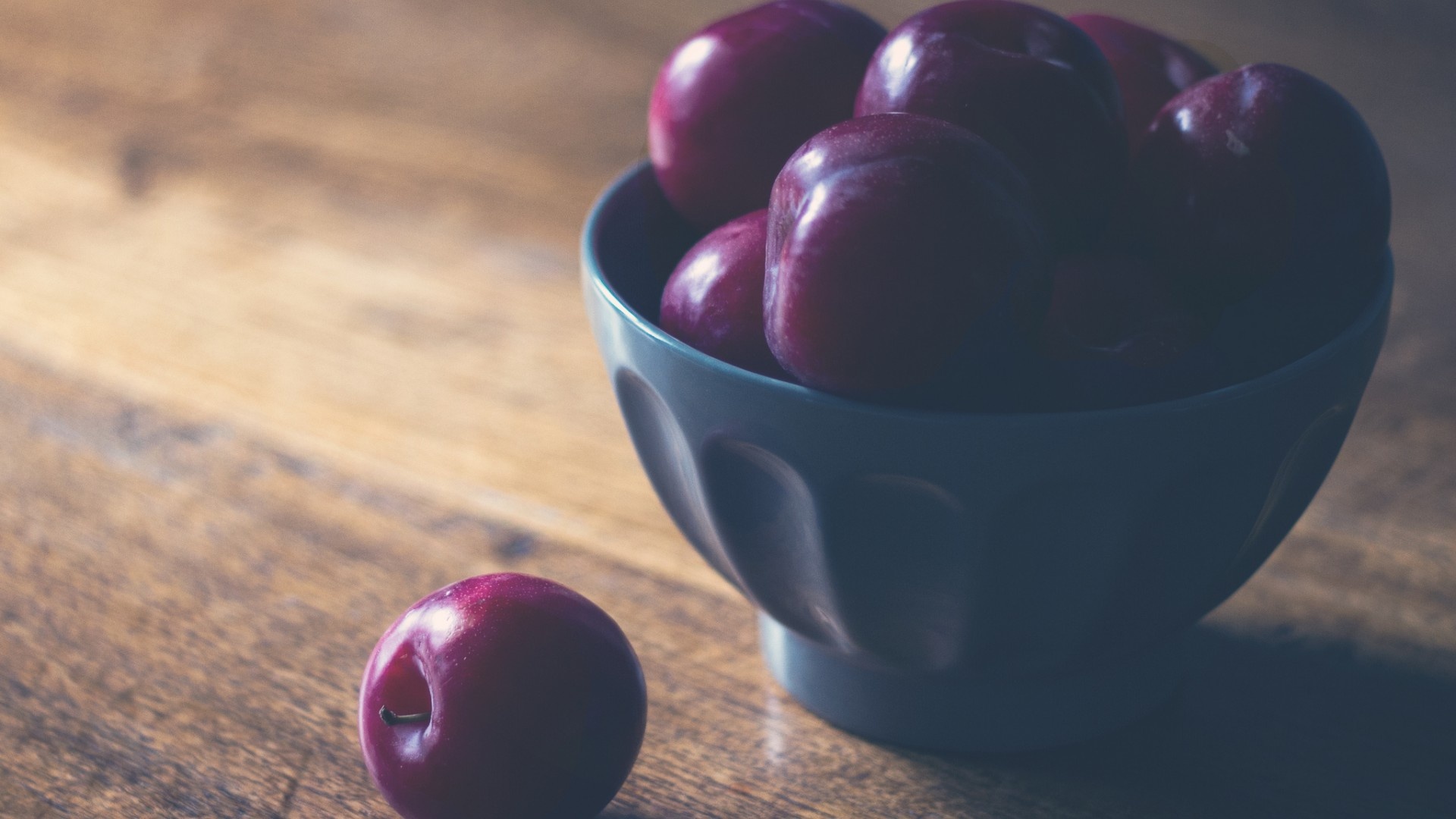 Fruit bowl, Drain plum, Purple plums, 1920x1080 Full HD Desktop