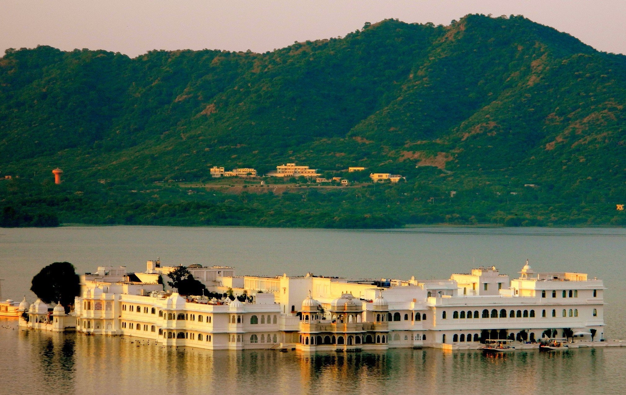 Lake Pichola, Udaipur travel, Romantic retreat, Spectacular scenery, 2020x1280 HD Desktop