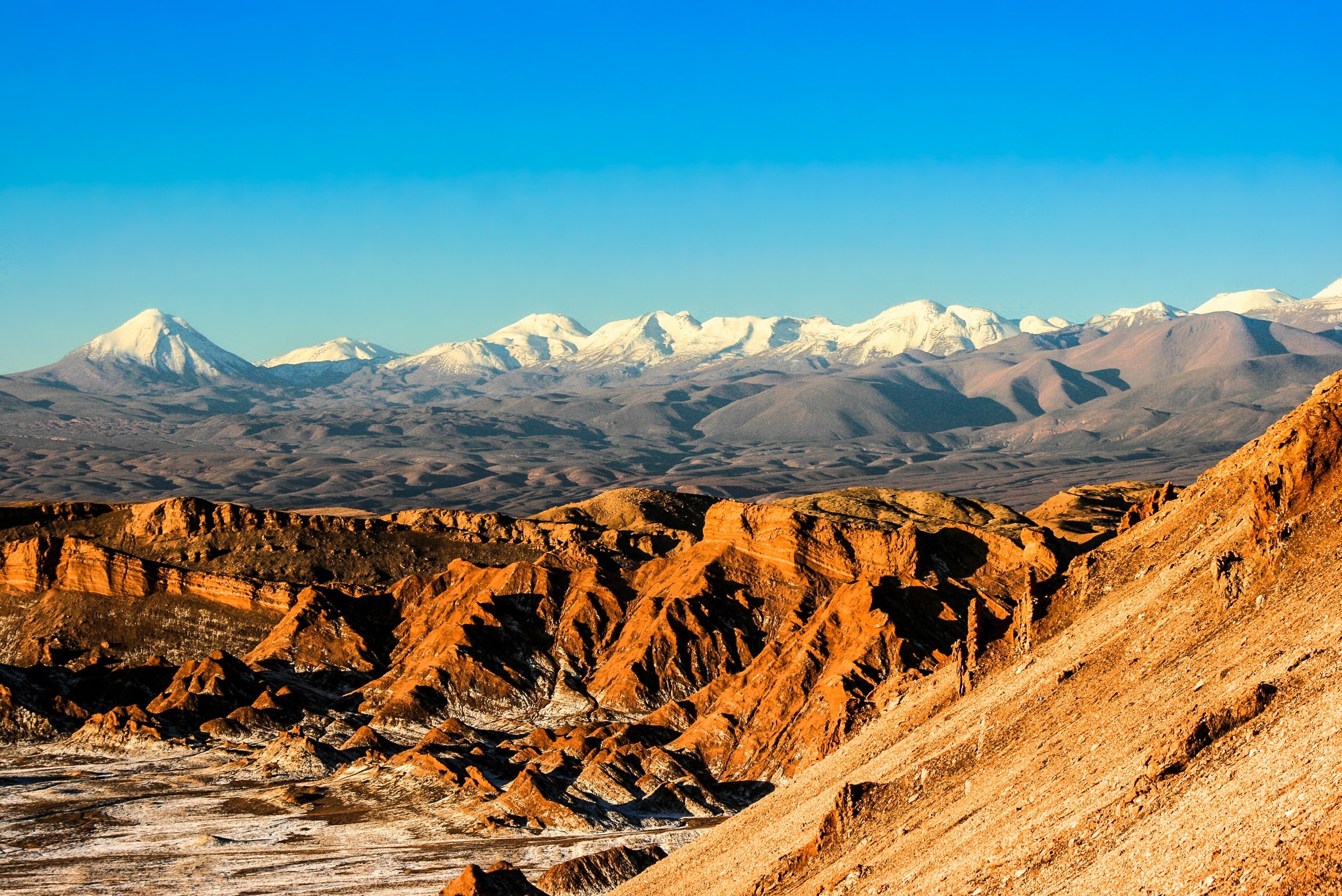 Chile: Mountains, Atacama Desert, shares borders with Bolivia to the northeast. 2820x1880 HD Background.
