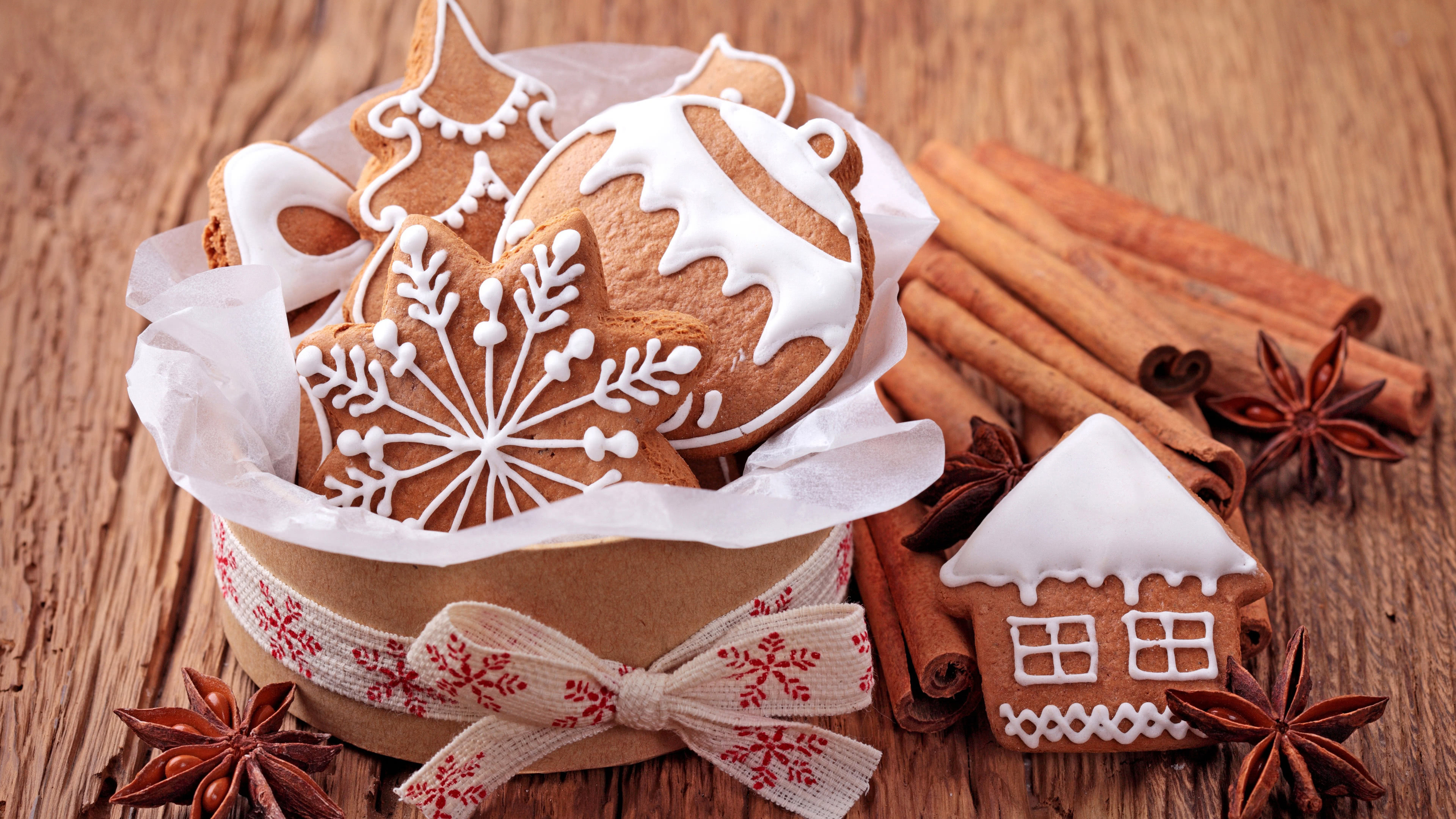 Gingerbread cookies, Cinnamon delight, Festive wallpaper, Delicious treat, 3840x2160 4K Desktop