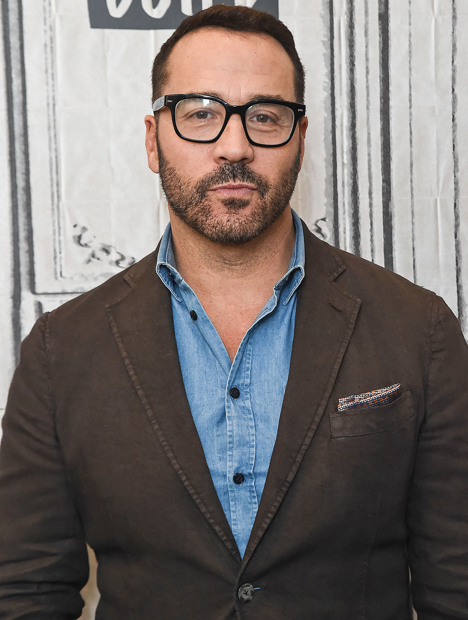 Jeremy Piven: An American actor who portrayed Detective Henry Castillo in 1997 movie Kiss the Girls. 1510x2000 HD Background.