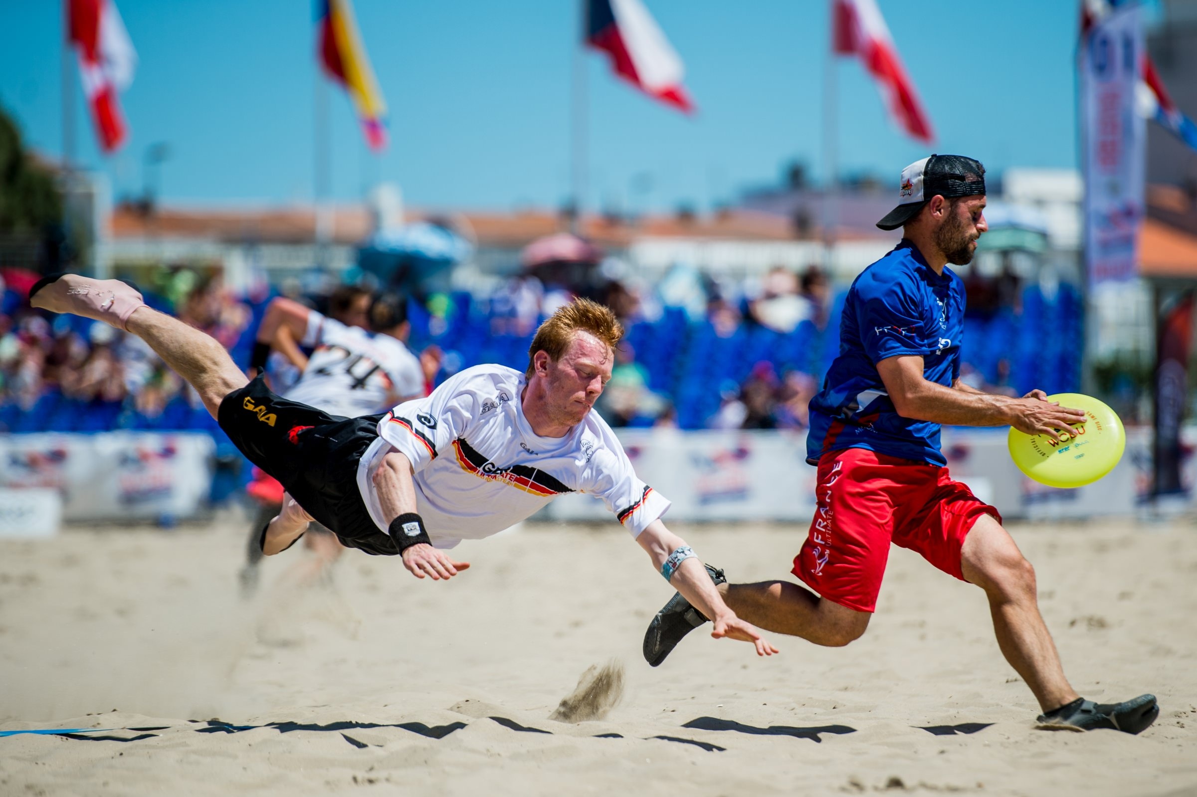 Flying Disc Sports: France vs. Germany Ultimate teams, World Championships of Beach Ultimate, 2017, Royan. 2400x1600 HD Background.