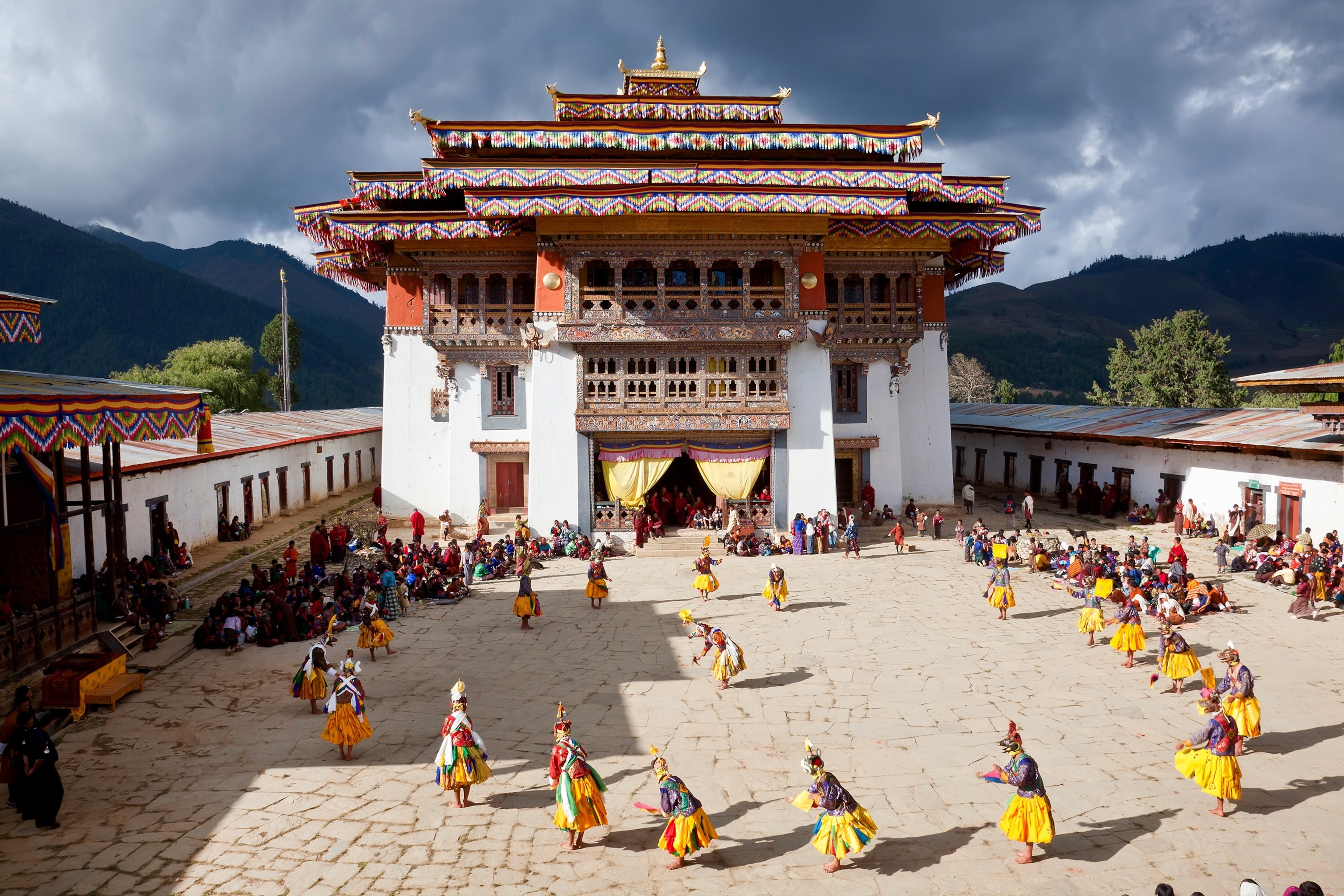 Bhutan's carbon negative status, Environmental leader, Sustainable practices, Green destination, 3080x2050 HD Desktop