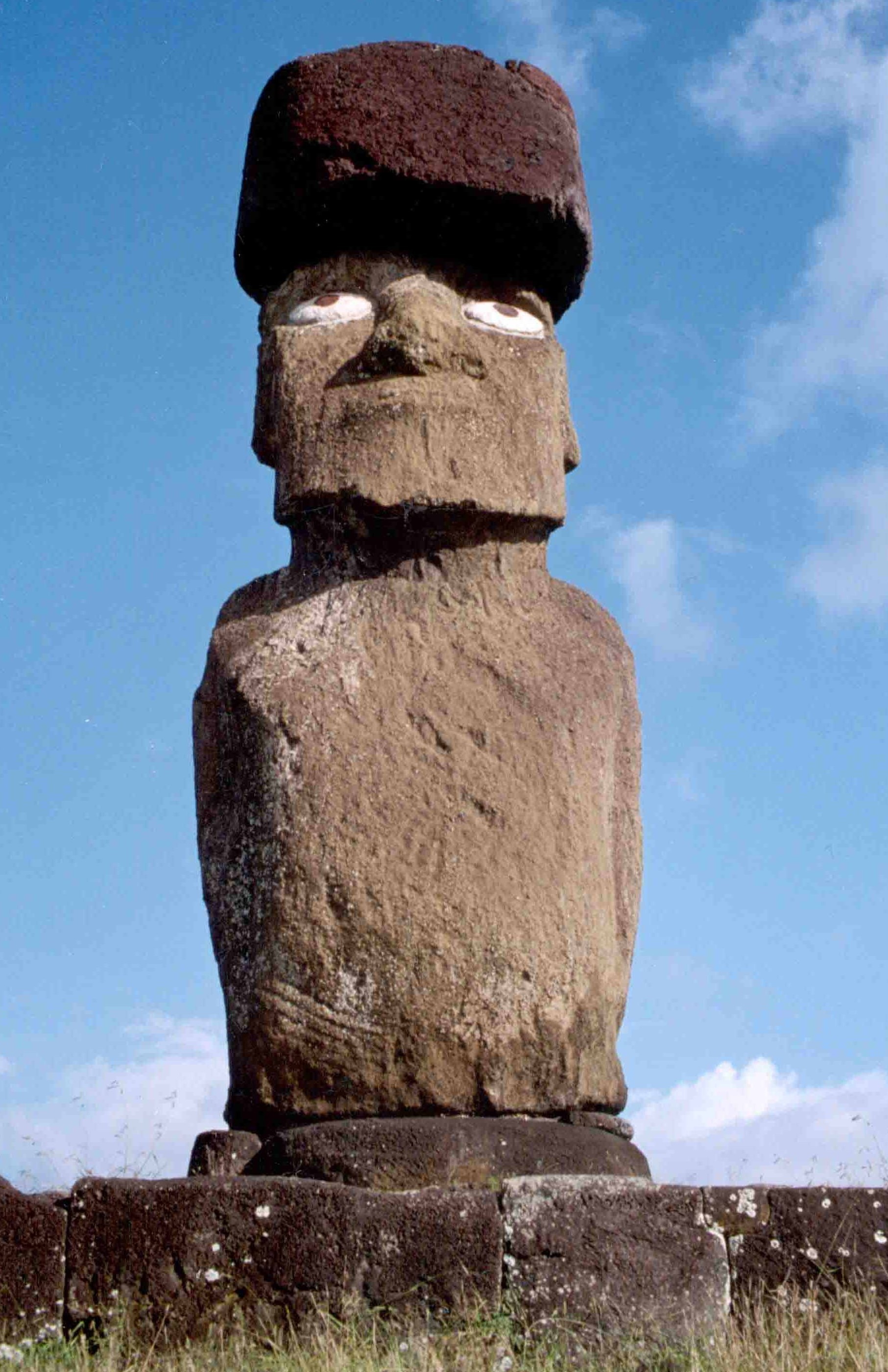 Easter Island, High-quality Moai wallpapers, Intriguing stone sculptures, Stunning visuals, 1820x2800 HD Phone