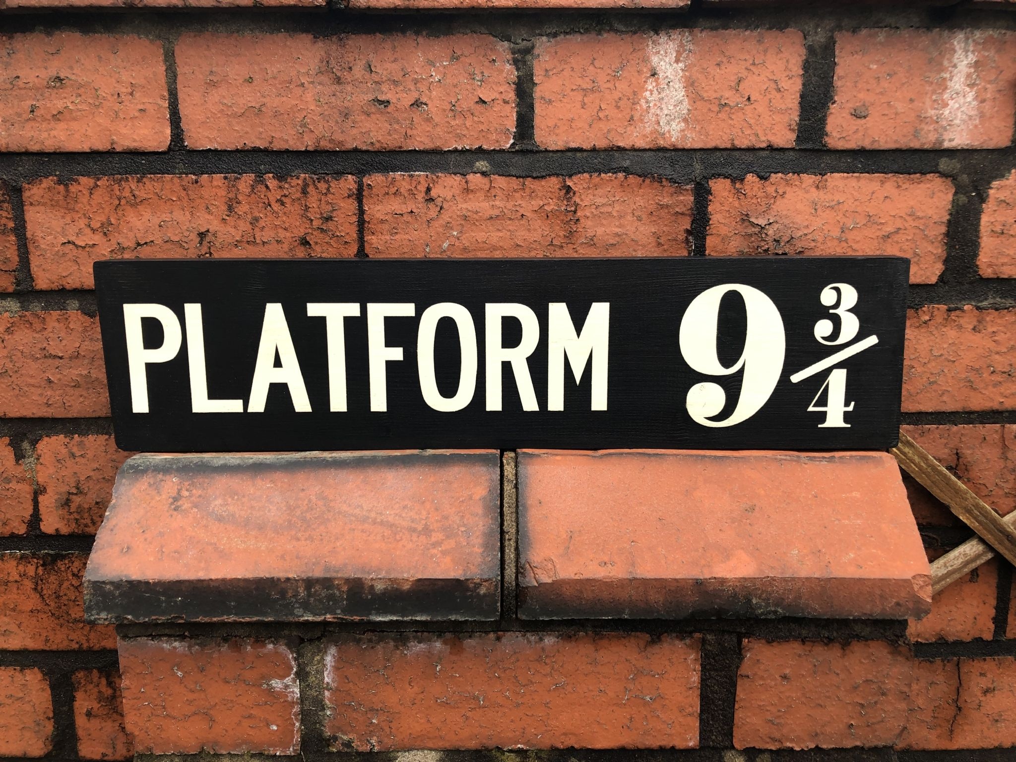 Platform 9 3/4 movies, Platform 9 3/4 sign, Hogwarts train station, Vintage gift, 2050x1540 HD Desktop