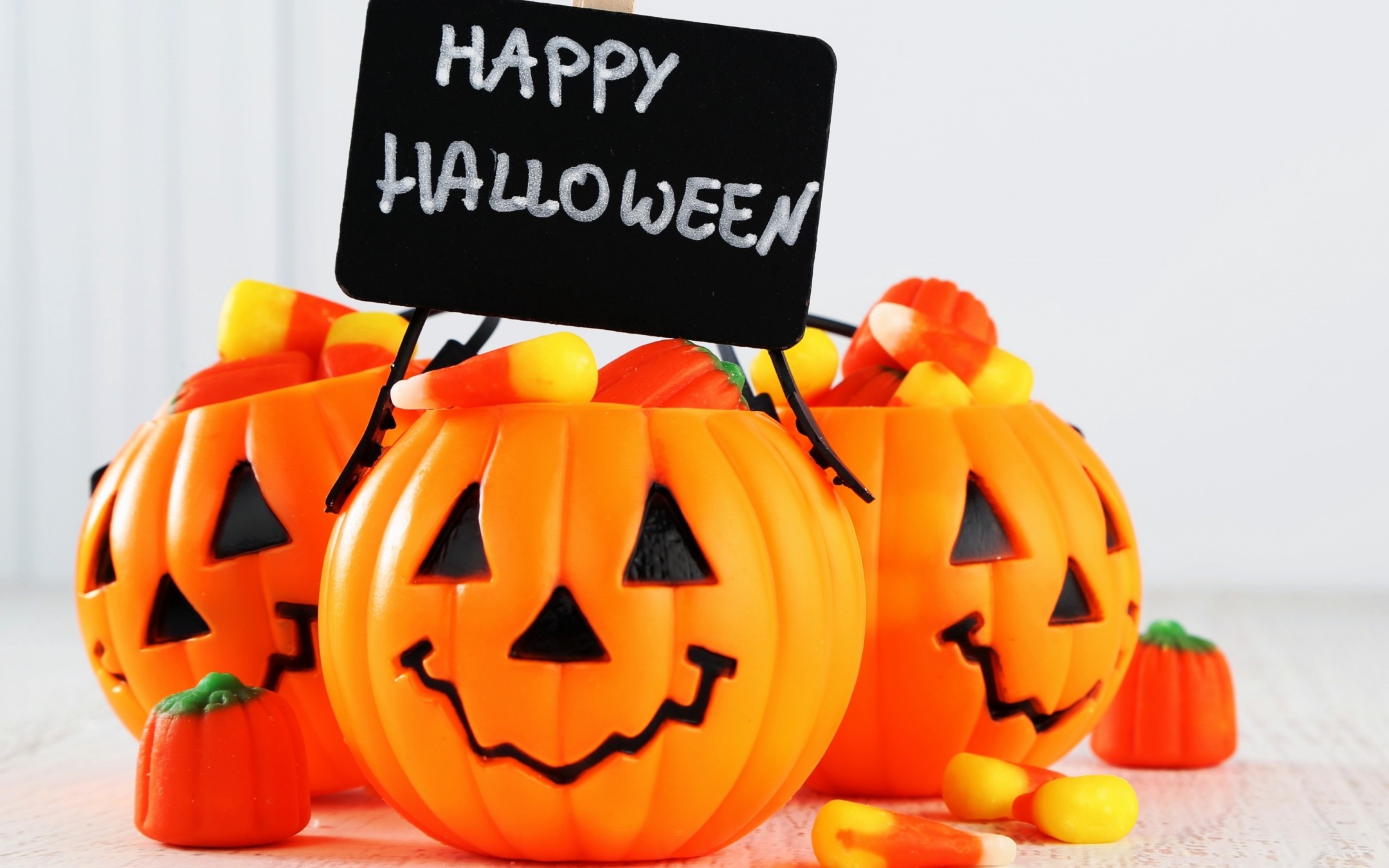 Halloween candy, Pumpkin smile, 2160x1350 HD Desktop