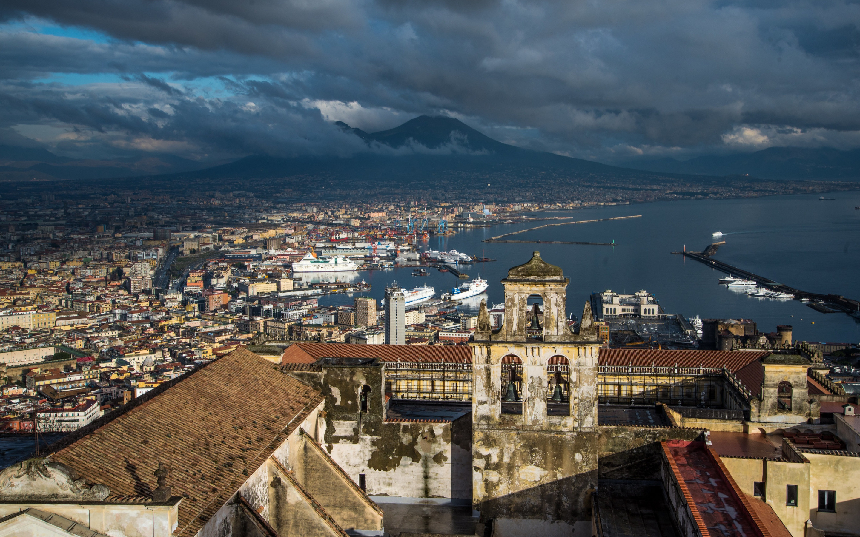 Mount Vesuvius, Naples skyline, Mediterranean sea, Panoramic views, 2880x1800 HD Desktop