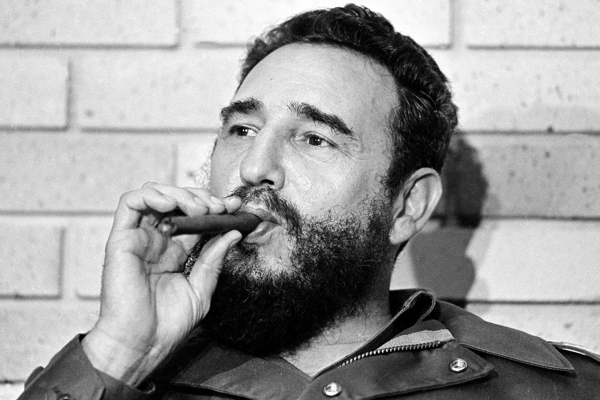 Fidel Castro: Transferred his responsibilities to Vice President Raul Castro in 2006. 1920x1280 HD Background.