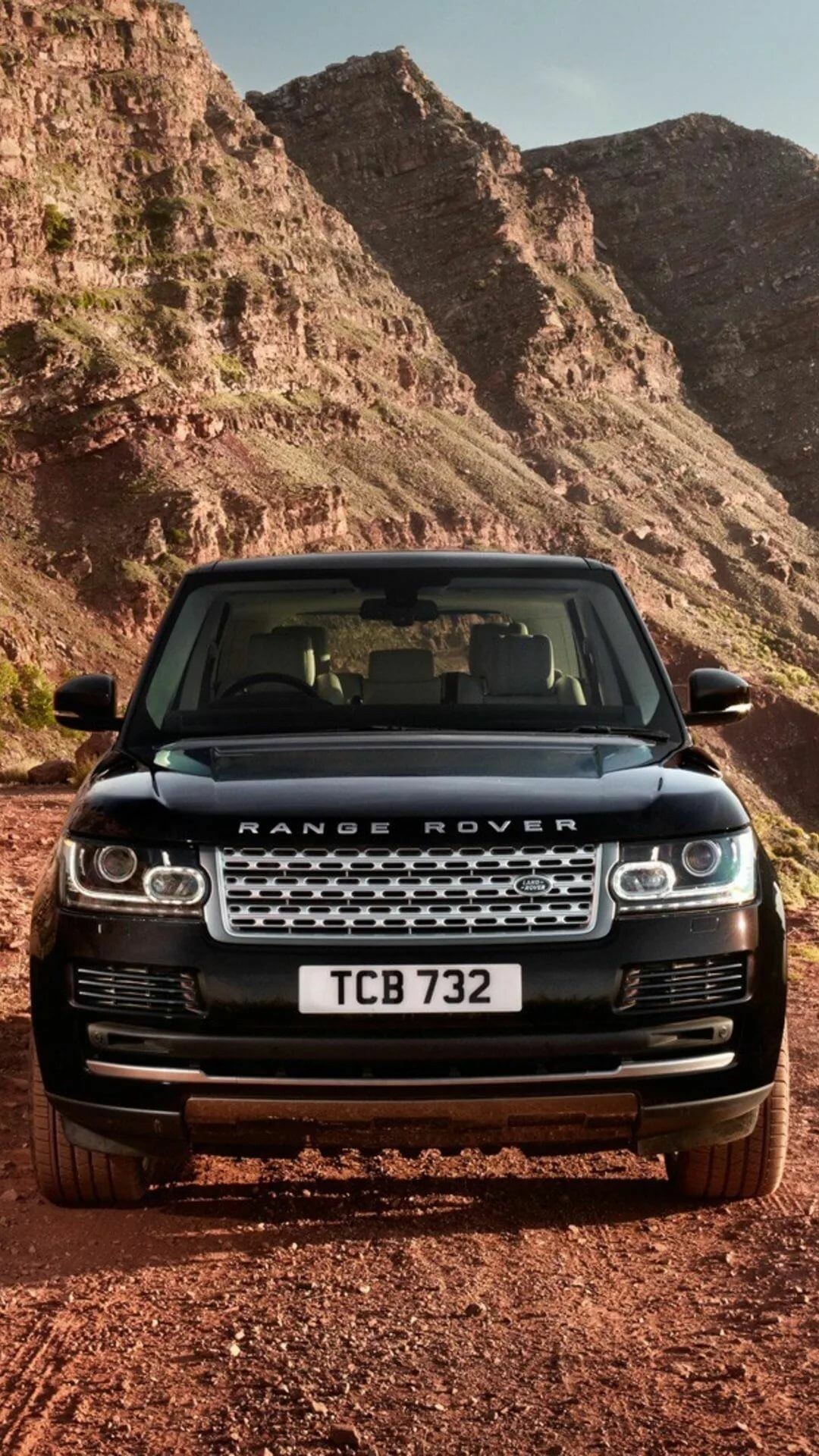 Range Rover: The fifth generation was revealed on 26 October 2021, at the Royal Opera House in London. 1080x1920 Full HD Wallpaper.