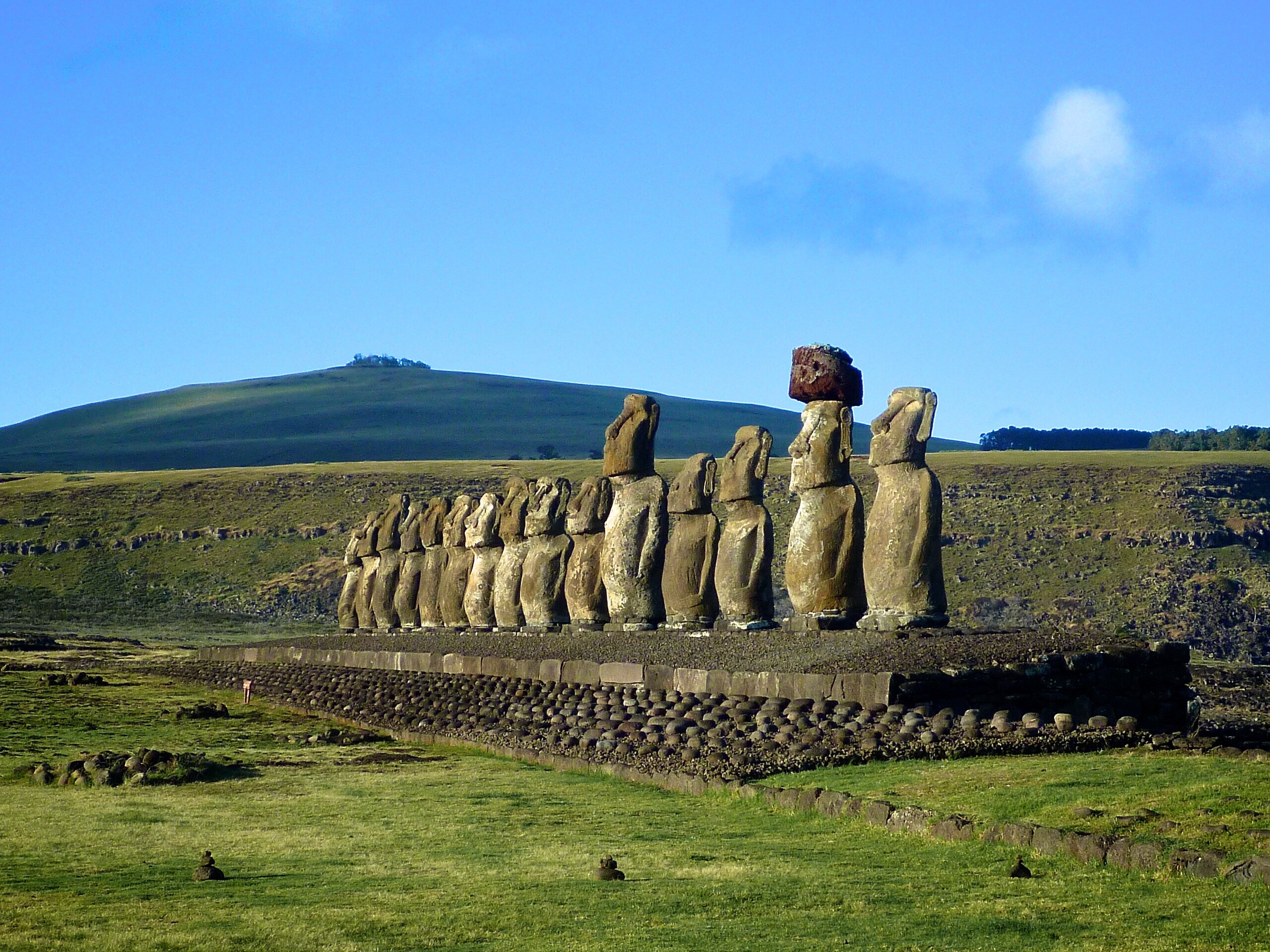 Moai: Easter Island, Monolithic statues, Rano Raraku, Landmark. 2560x1920 HD Wallpaper.