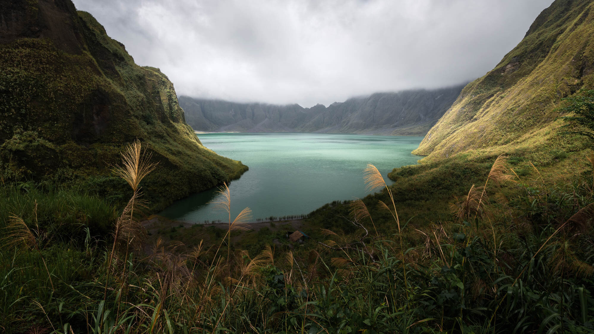 Mount Pinatubo, Johan Davidson photos, Scenic landscape, 2000x1130 HD Desktop