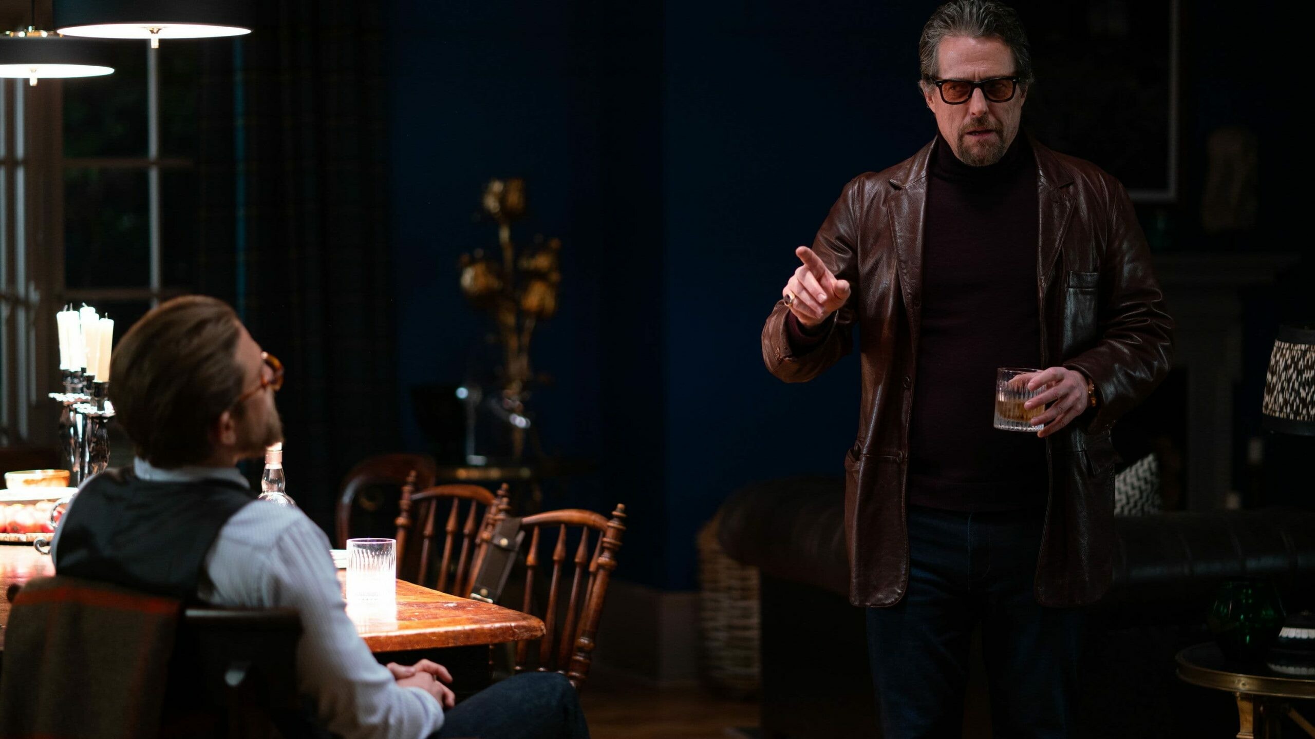 The Gentlemen: Charlie Hunnam as Raymond Smith and Hugh Grant as Fletcher. 2560x1440 HD Background.