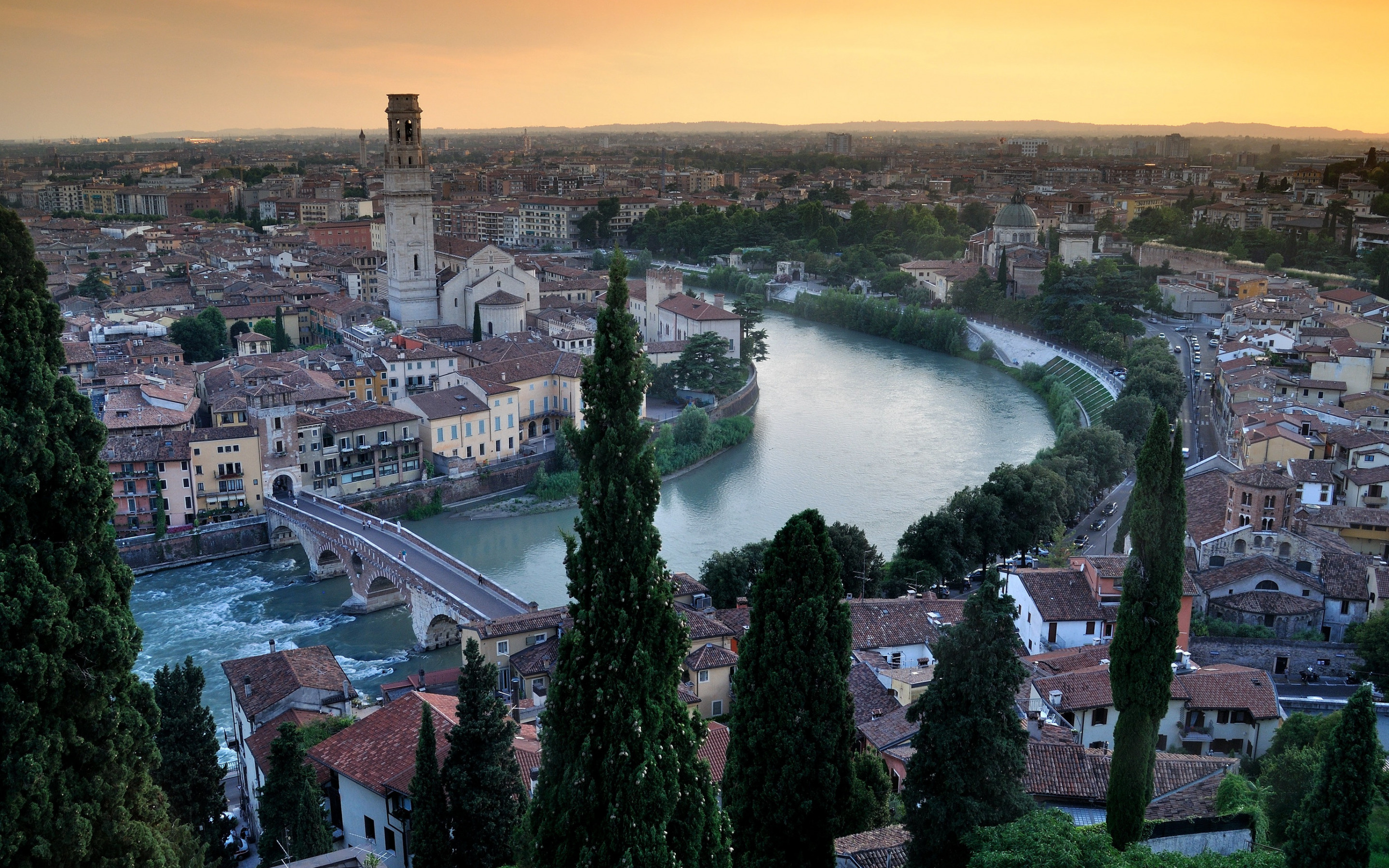 Verona, Italy, Ponte Pietra, Evening panorama, 2880x1800 HD Desktop