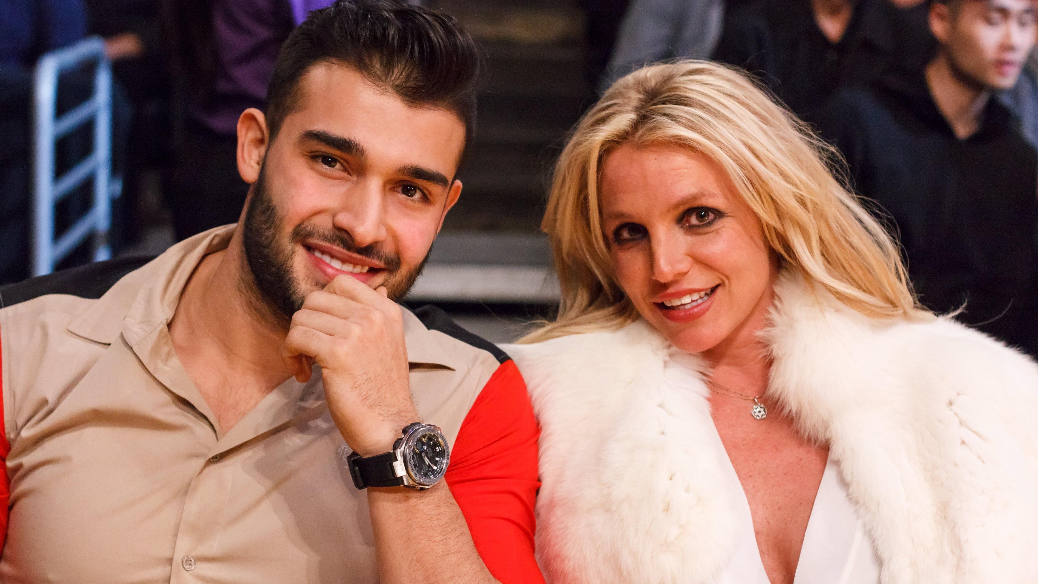 Sam Asghari, Britney Spears' discreet boyfriend and supporter, 3600x2030 HD Desktop