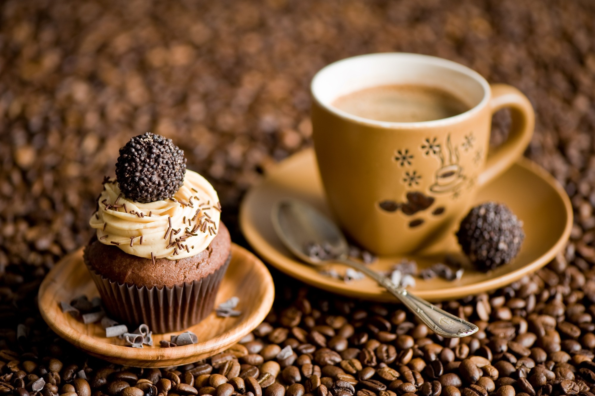 Flavorful coffee drinks, Gourmet coffee beans, Chocolate-infused desserts, Captivating coffee imagery, 2000x1340 HD Desktop