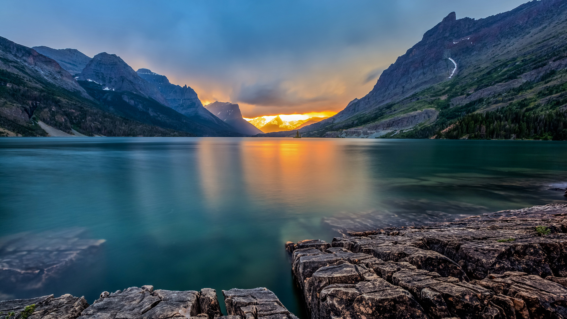 Glacier National Park, Majestic mountains, Tranquil sunset, Montana wilderness, 1920x1080 Full HD Desktop
