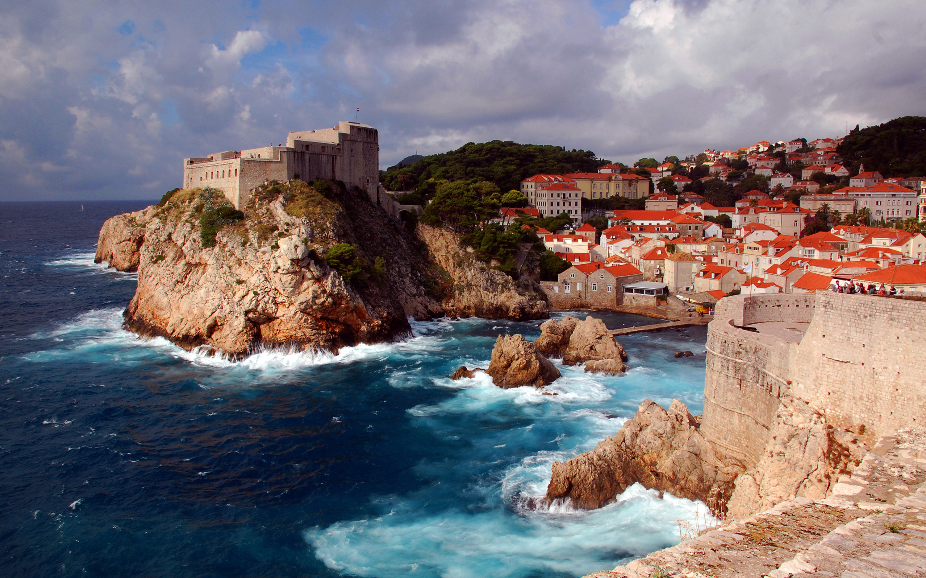 Croatia: Dubrovnik, Historically known as Ragusa is a city in southern Dalmatia, Medieval fortress. 3000x1880 HD Background.