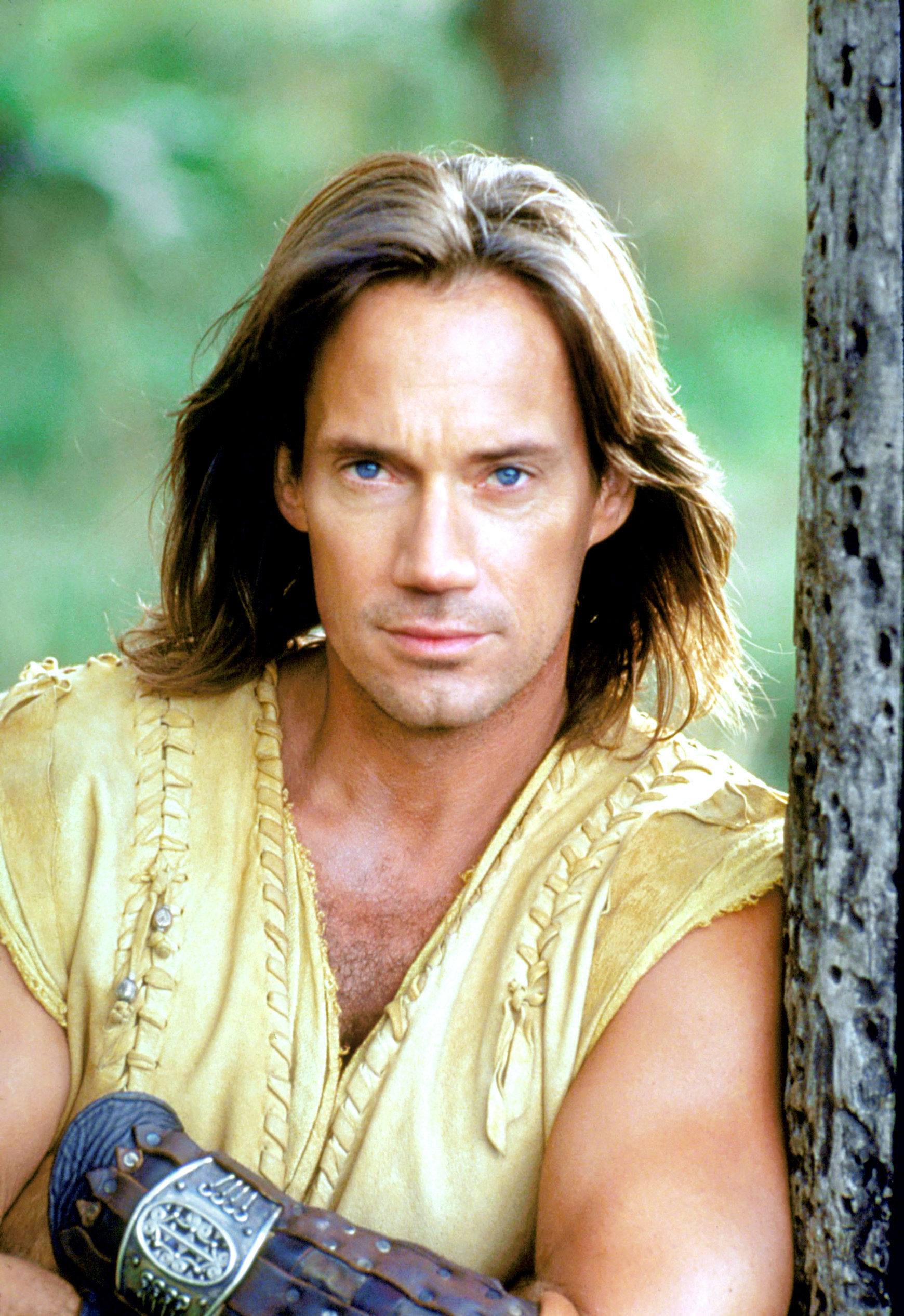Kevin Sorbo: Hercules: The Legendary Journeys, Action-adventure, Heroic fantasy, Comedy-drama, Christian Williams, Robert Tapert, Ancient Greek Myths, 111 episodes in 6 seasons, 1995-1999. 1740x2540 HD Background.