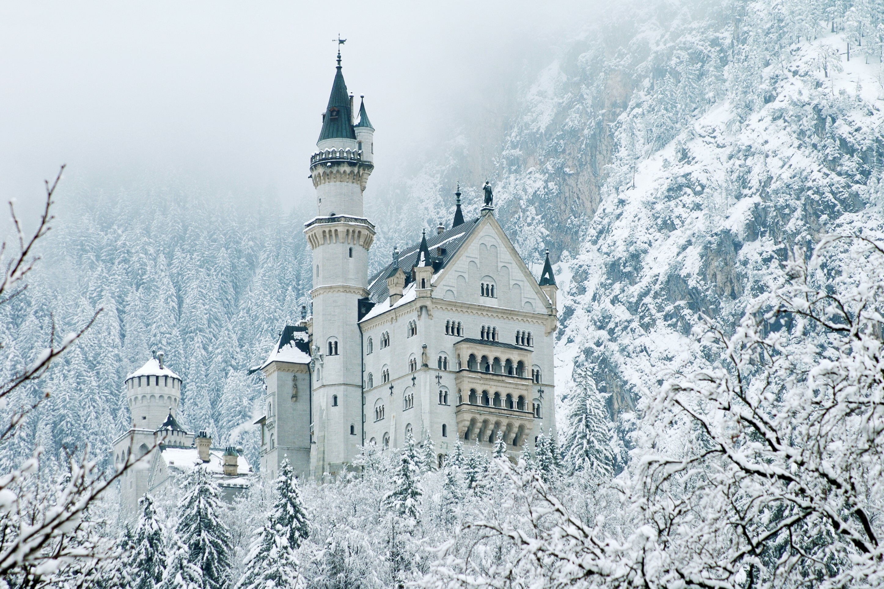 Neuschwanstein Castle: The palace was commissioned by King Ludwig II of Bavaria as a retreat and in honor of Richard Wagner. 2900x1930 HD Wallpaper.
