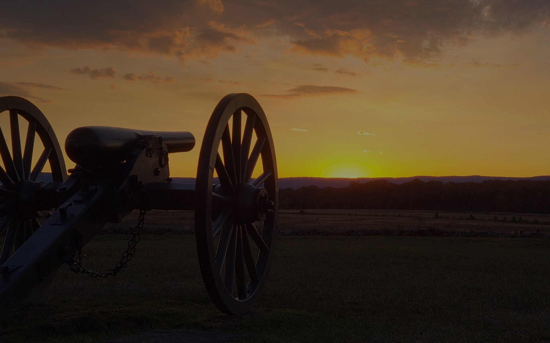 Gettysburg: A cannon monument at the Battlefield Historic District in Pennsylvania during the sunset. 1920x1200 HD Background.