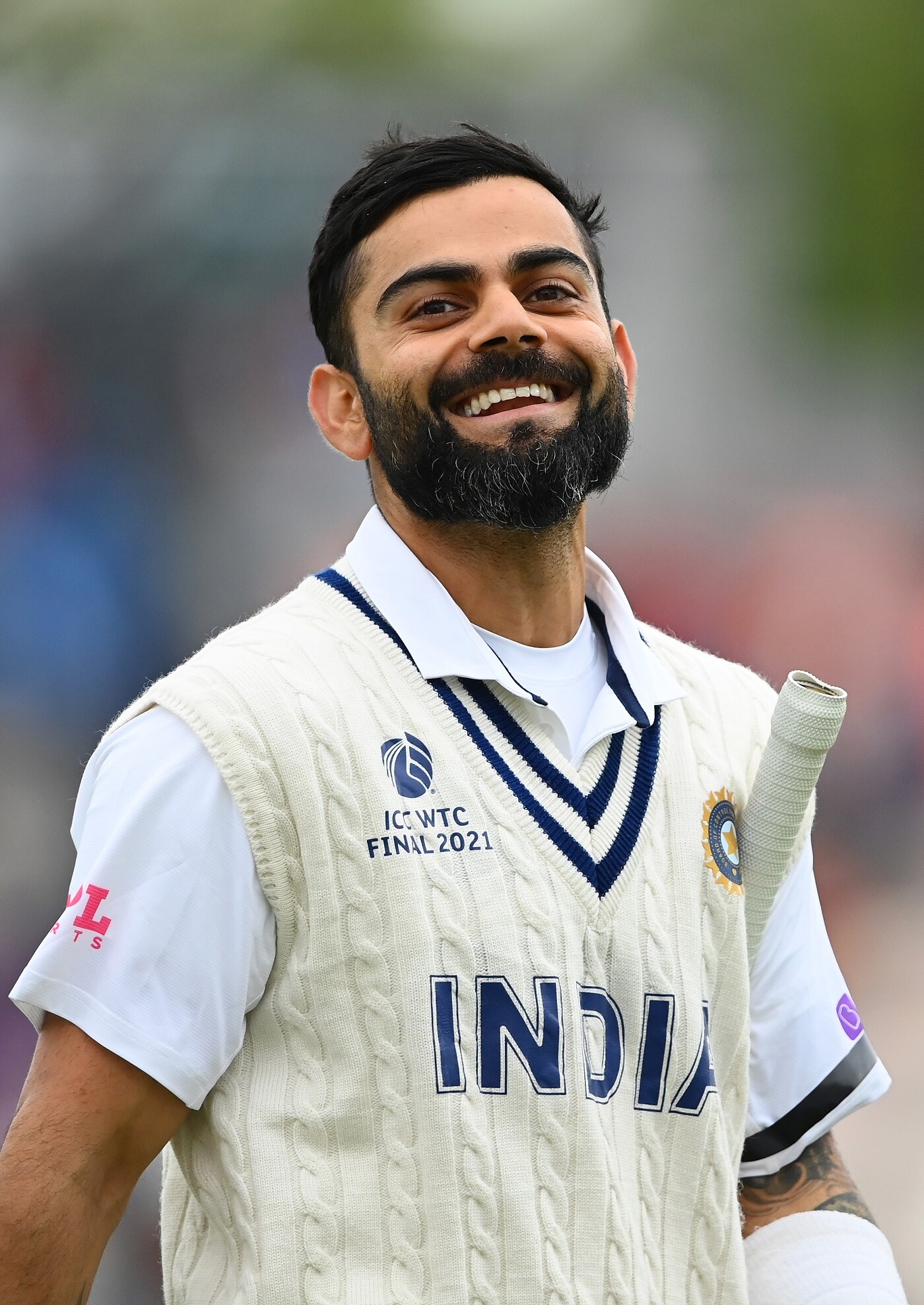 Virat Kohli, Infectious smile, Captivating charm, Endearing personality, 1400x1980 HD Handy