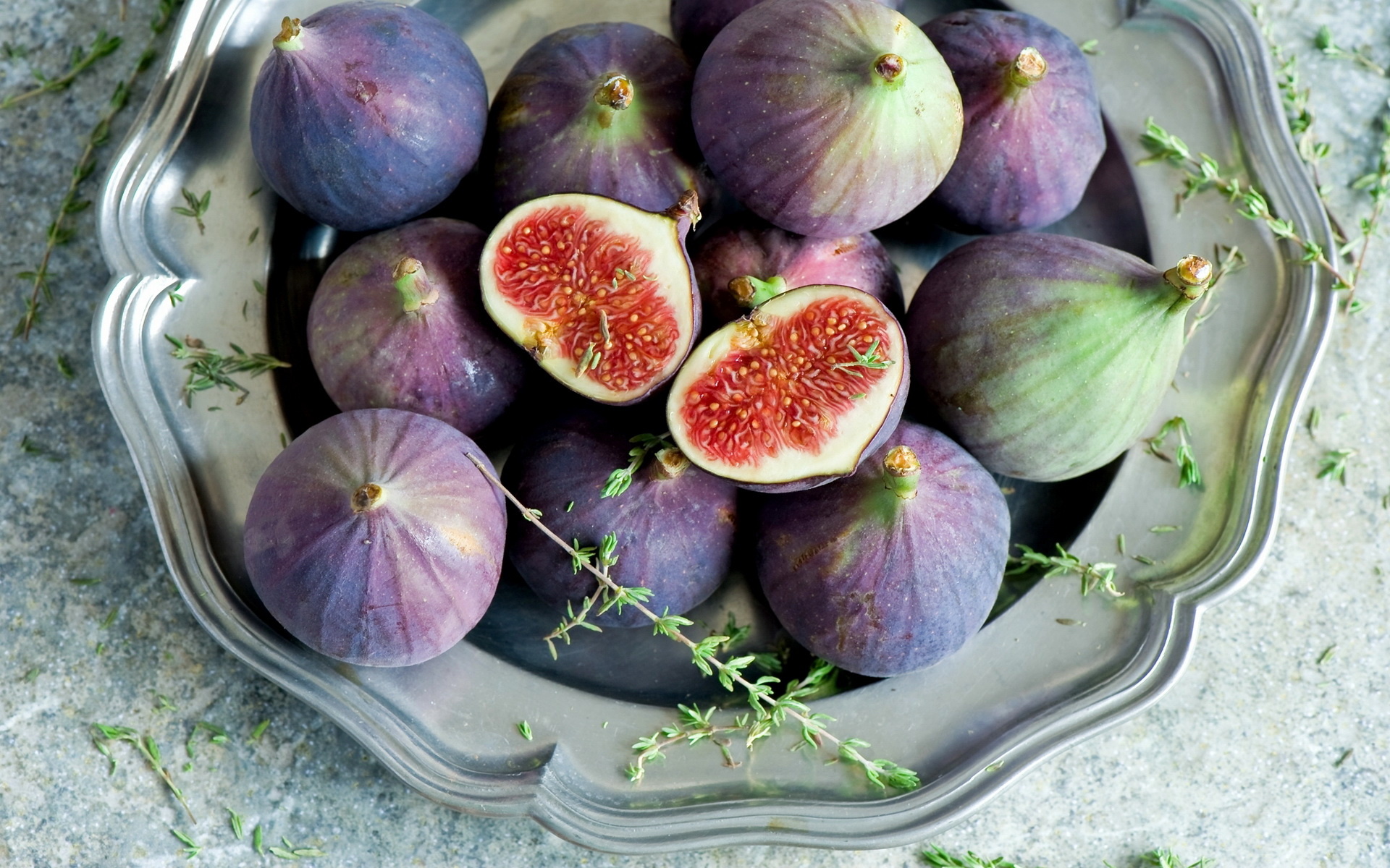 Fig: Used for consumption in fresh, dried, as a puree for confectionery, tinned, or crystallized. 1920x1200 HD Background.