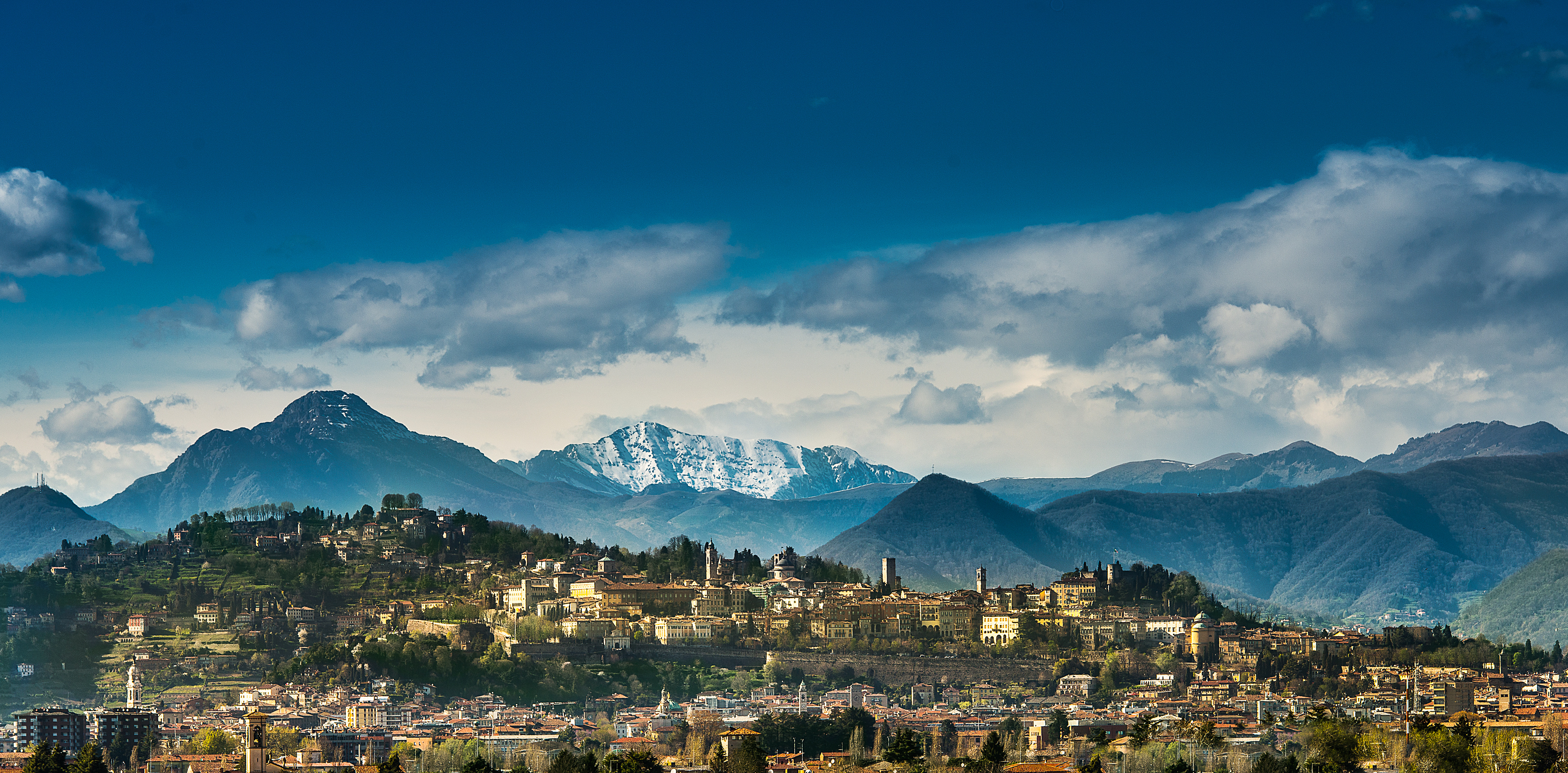 Bergamo travels, Mid term conference, Interreg, Knowledge exchange, 3700x1830 Dual Screen Desktop