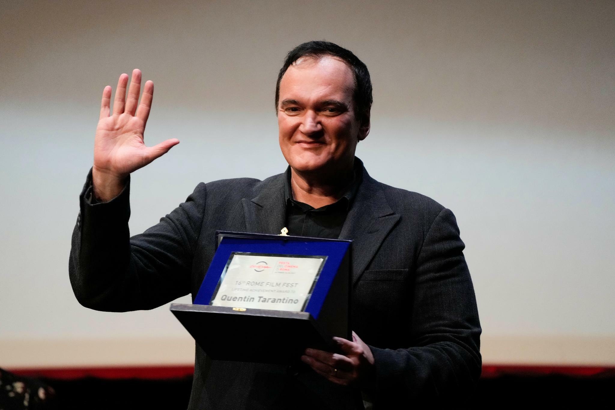 Quentin Tarantino, Unseen scenes, Pulp Fiction auction, Exclusive content, 2050x1370 HD Desktop