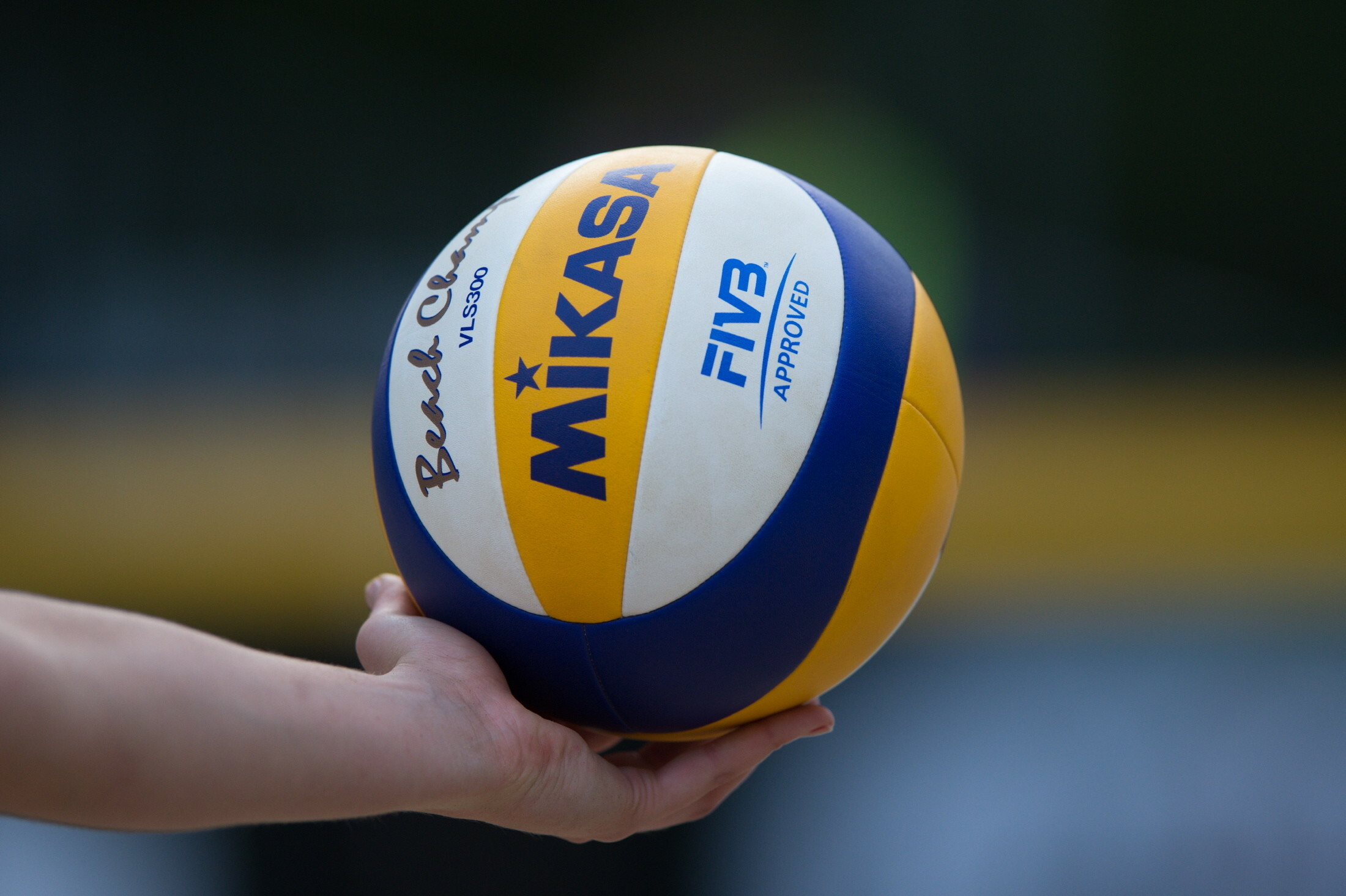 Volleyball-Hintergrundbild, Sportlich gestaltete Dekoration, Actionreiche Visuals, Energetische Atmosphre, 2200x1470 HD Desktop