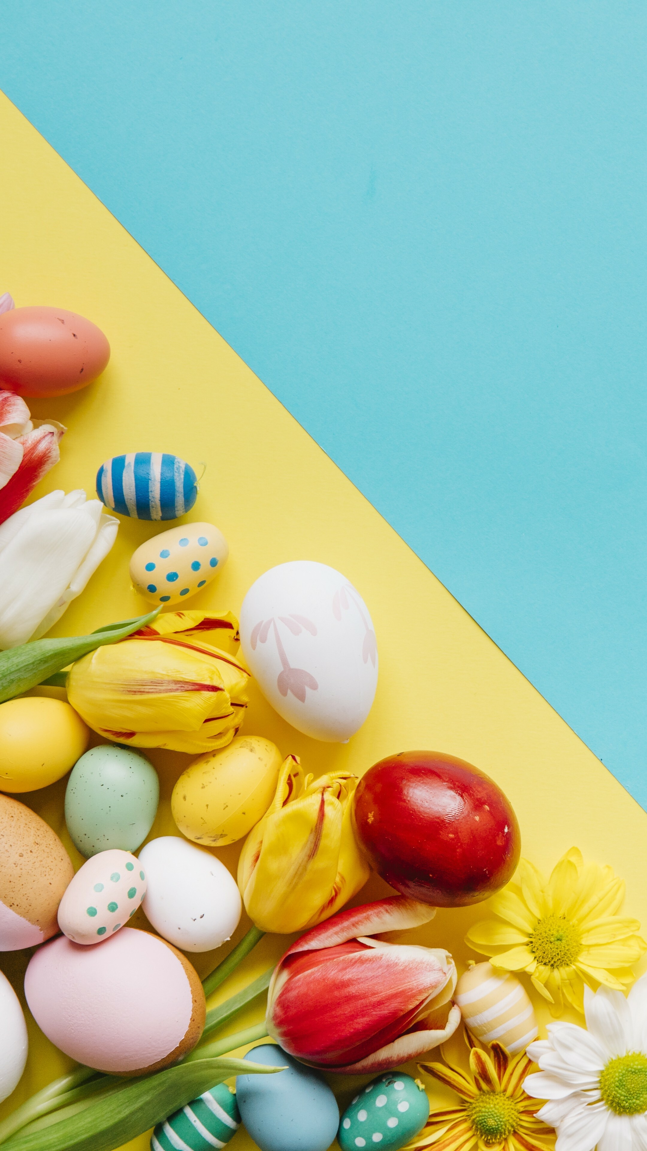 Easter: Decoration and the communal breaking of eggs is a part of the holiday. 2160x3840 4K Wallpaper.