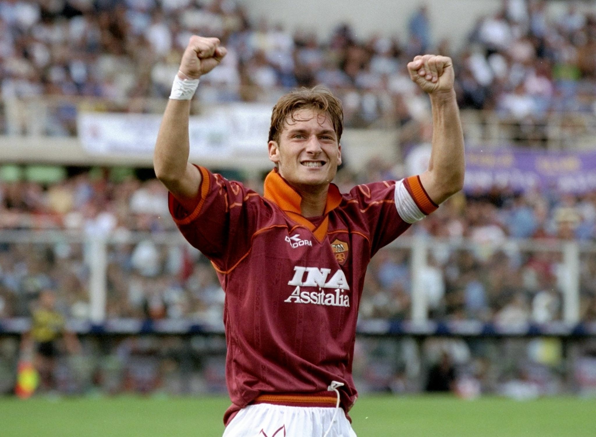 Francesco Totti: Referred to as Il Capitano (The Captain) by the Italian sports media, AS Roma. 2050x1510 HD Background.
