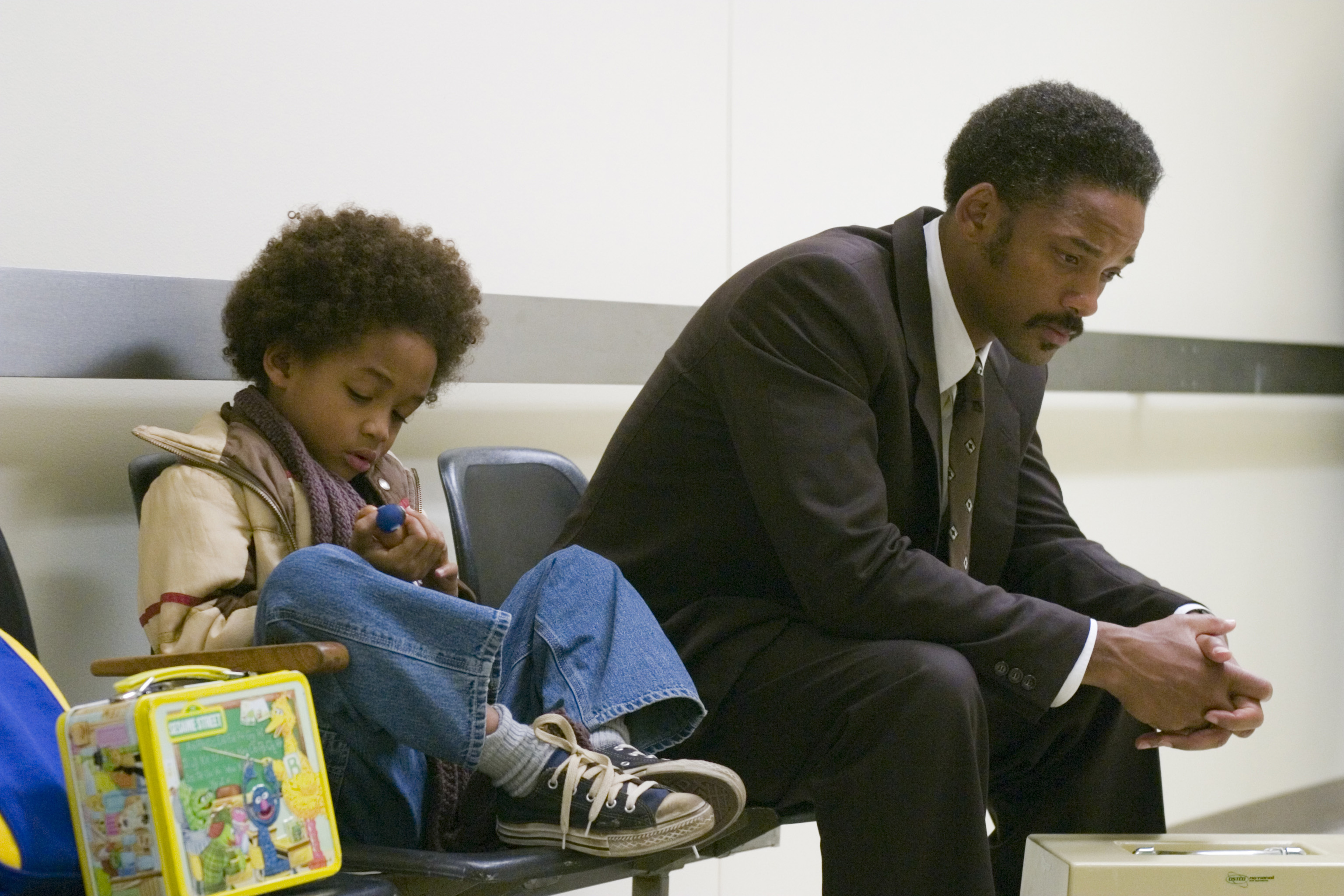 The Pursuit of Happyness: Will Smith as Chris Gardner and Jaden Smith as Christopher Gardner, Jr. 3080x2050 HD Background.