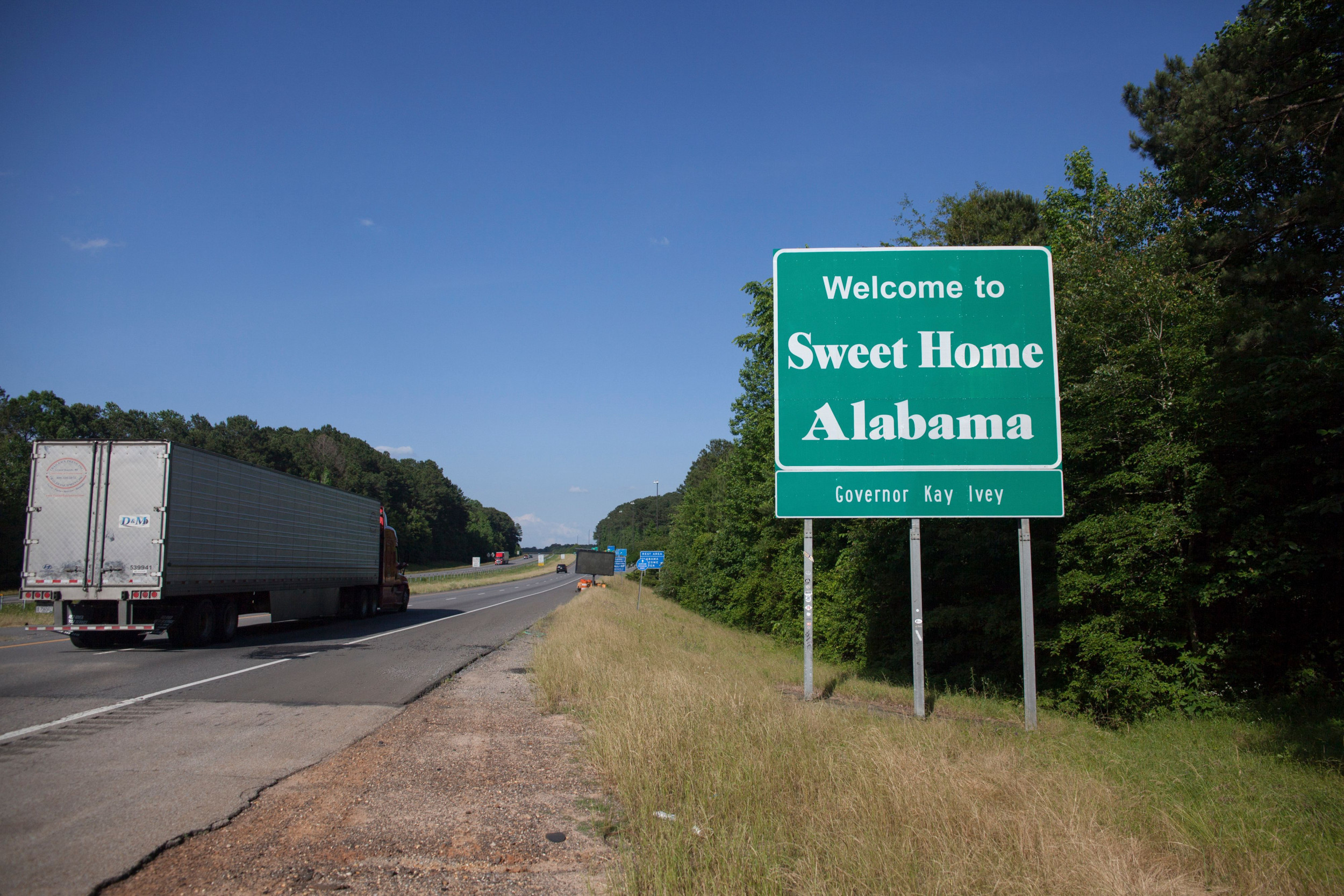 Alabama travels, blame unvaccinated folks, covid rise, Alabama gov, 2500x1670 HD Desktop