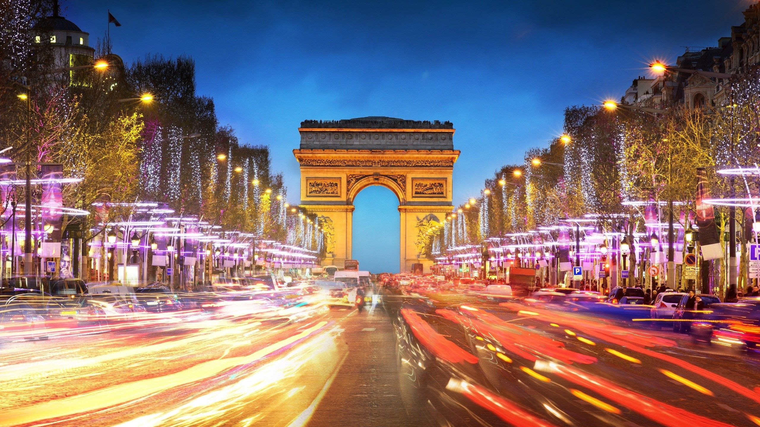 Arc de Triomphe, Urban cityscape, Desktop wallpaper, Parisian charm, 2560x1440 HD Desktop