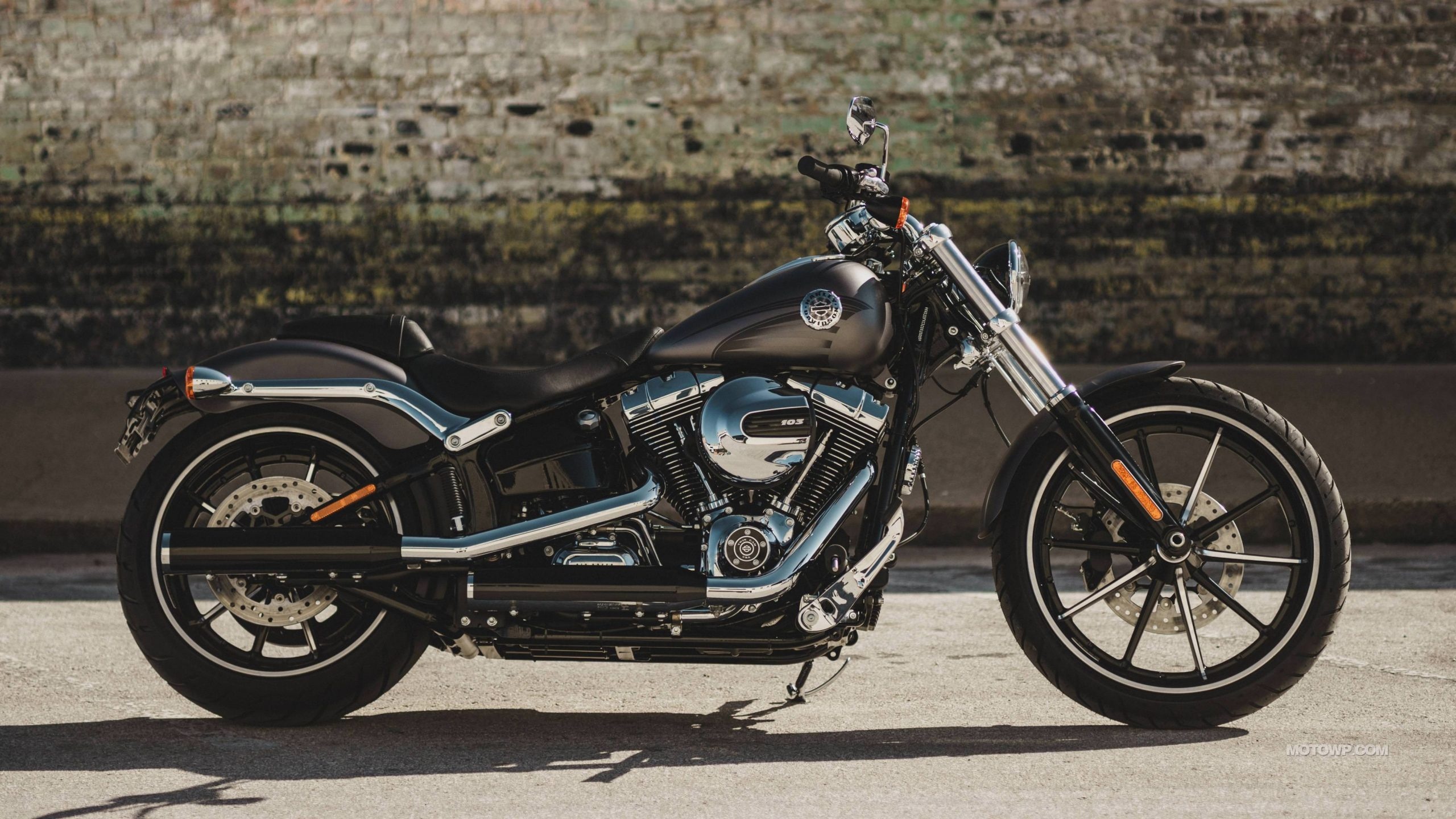 Harley-Davidson Breakout 114, Badass wallpapers, Iconic cruiser, Raw power, 2560x1440 HD Desktop