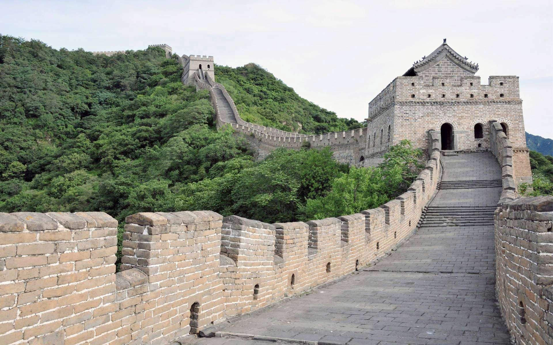 Great Wall of China: The longest section stretches around 6300 kilometers (3915 miles) in length. 1920x1200 HD Background.