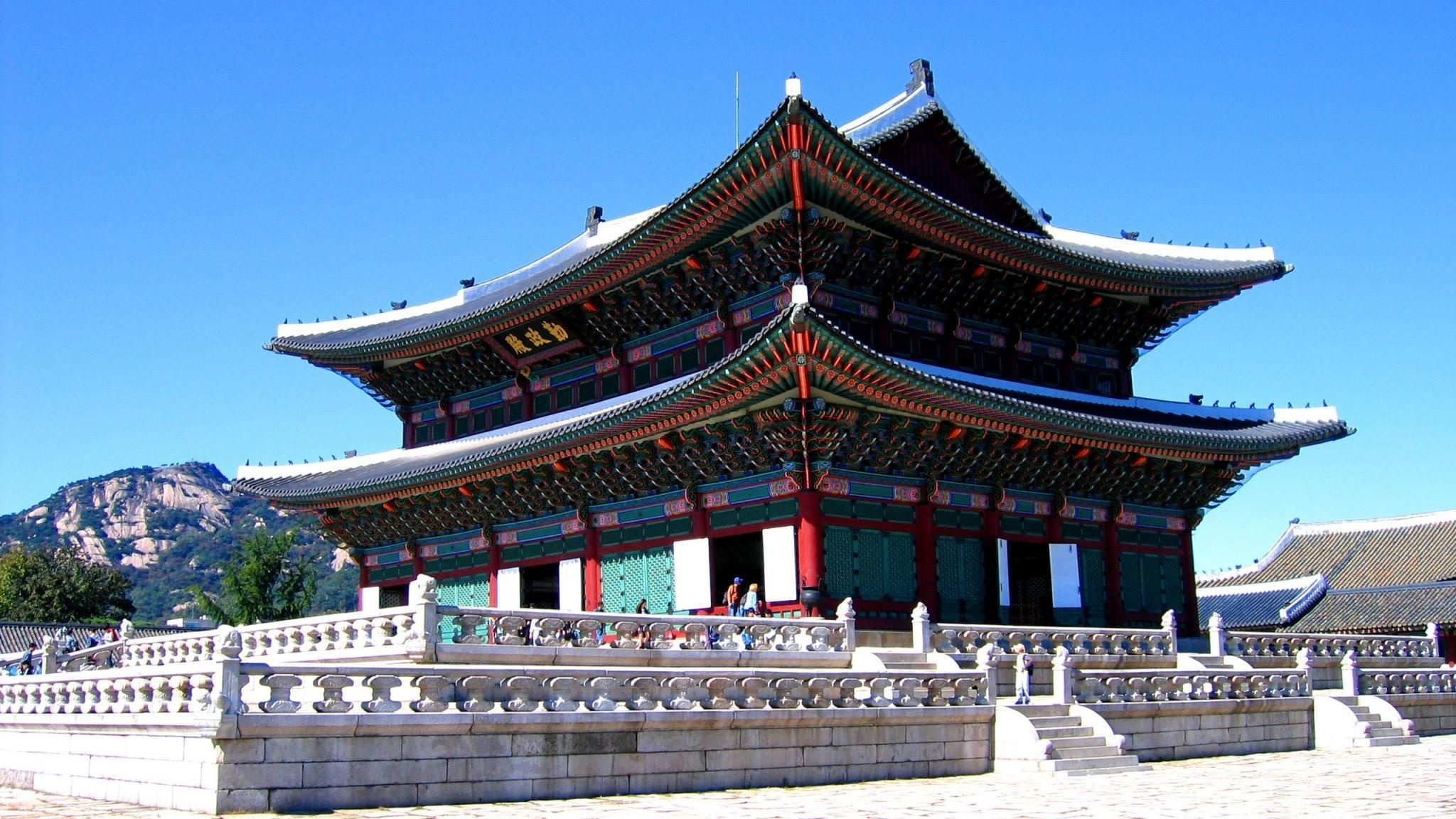 Palace: Gyeongbok Palace, The largest of the Five Grand Palaces built by the Joseon dynasty. 2050x1160 HD Background.