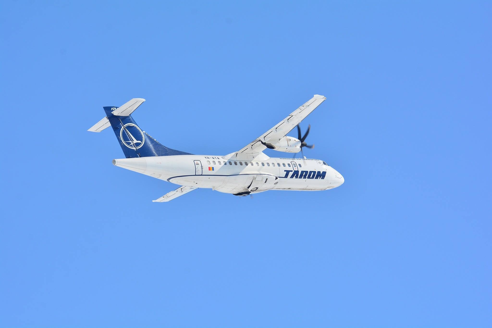 ATR aircraft, Tarom airline, Fleet expansion, Aviation business deal, 2050x1370 HD Desktop