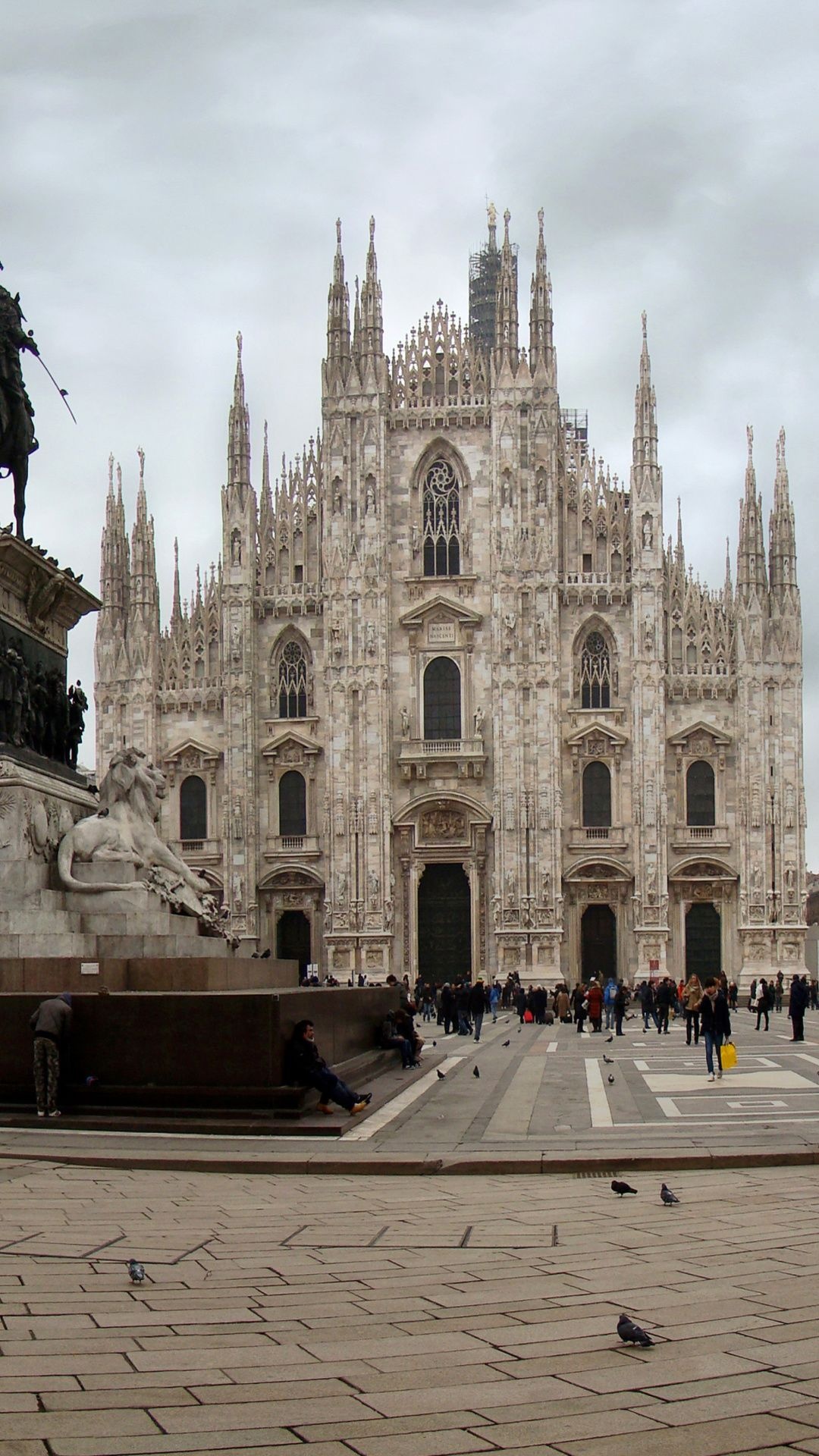 Milan cityscape, Italian fashion, Cultural hub, Vibrant atmosphere, 1080x1920 Full HD Phone