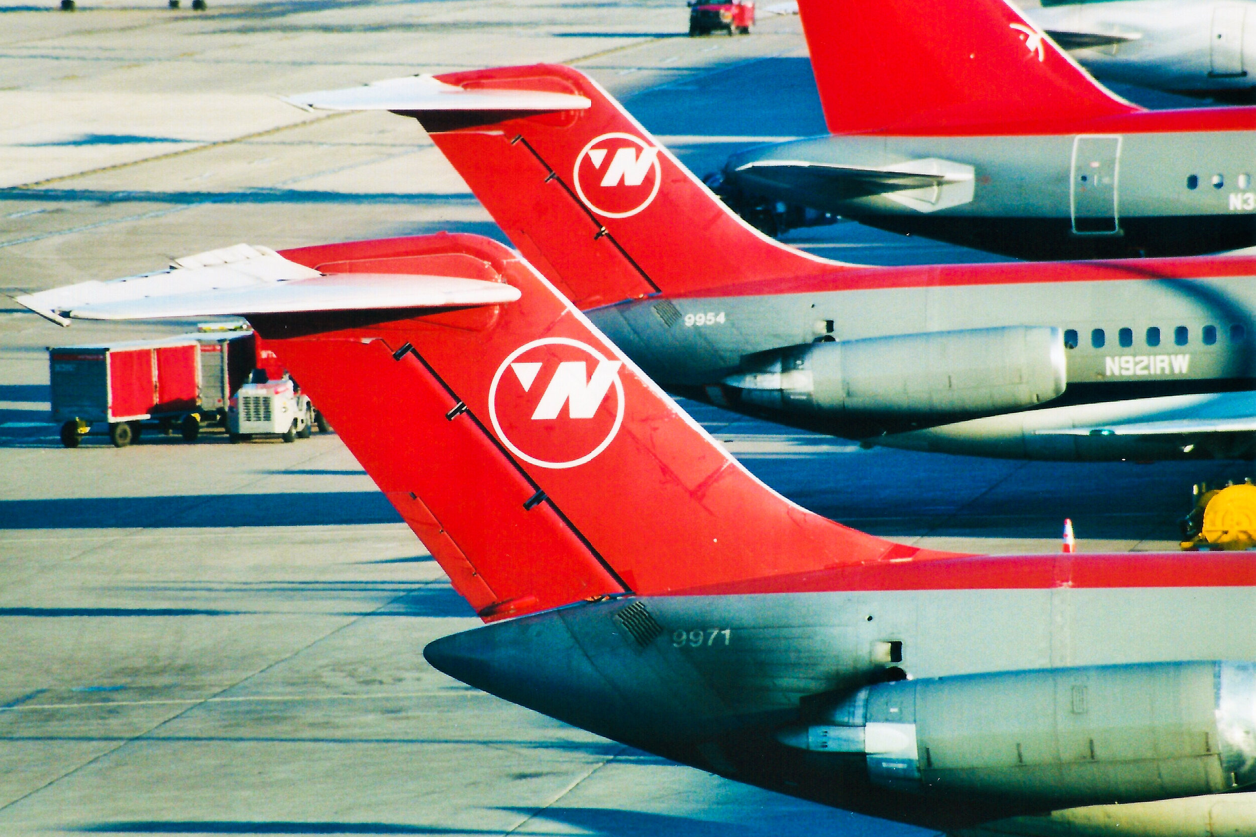 Pinnacle Airlines, Travels, Remembering Northwest, Aviation tribute, 2500x1670 HD Desktop