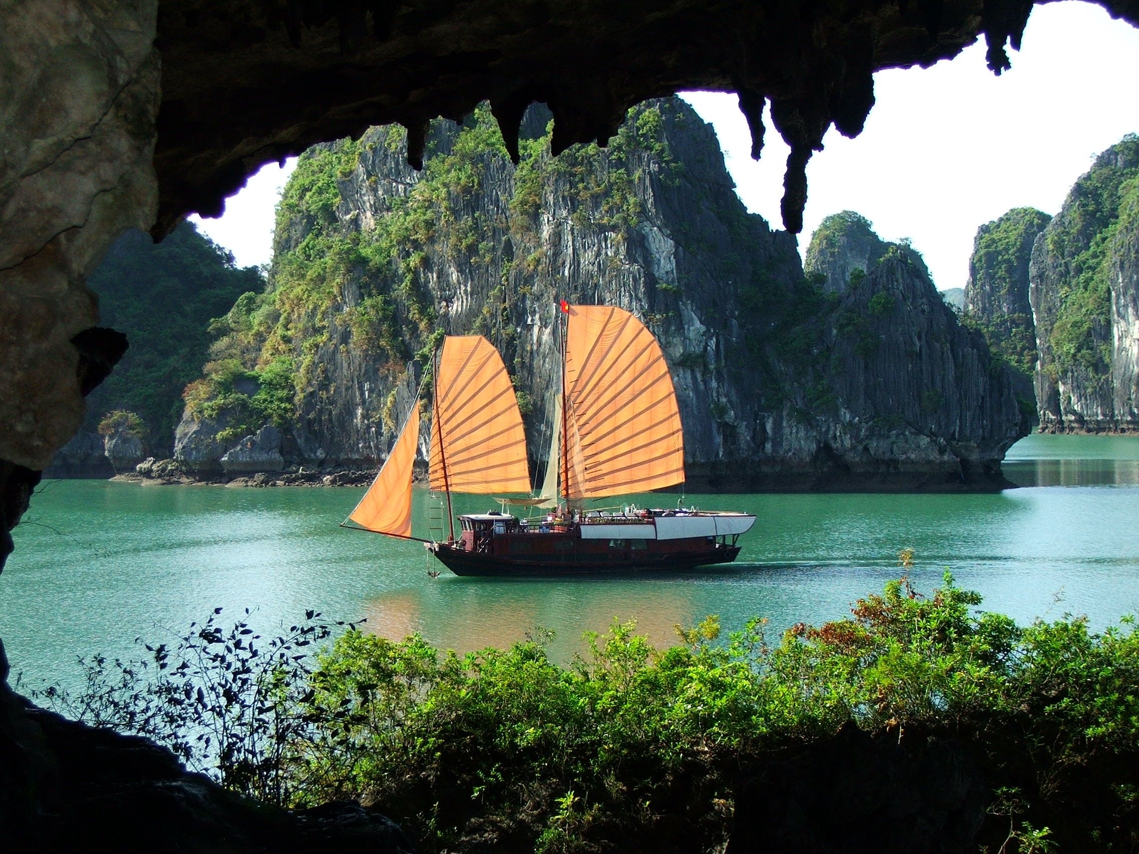 Beautiful Vietnam, Serene landscapes, Tranquil beaches, Hidden gems, 2280x1710 HD Desktop
