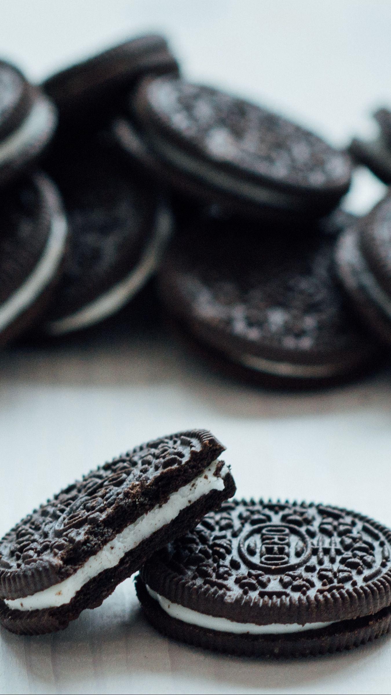 Oreo Cookies: Created primarily to target the British immigrants living in New York City. 1350x2400 HD Background.