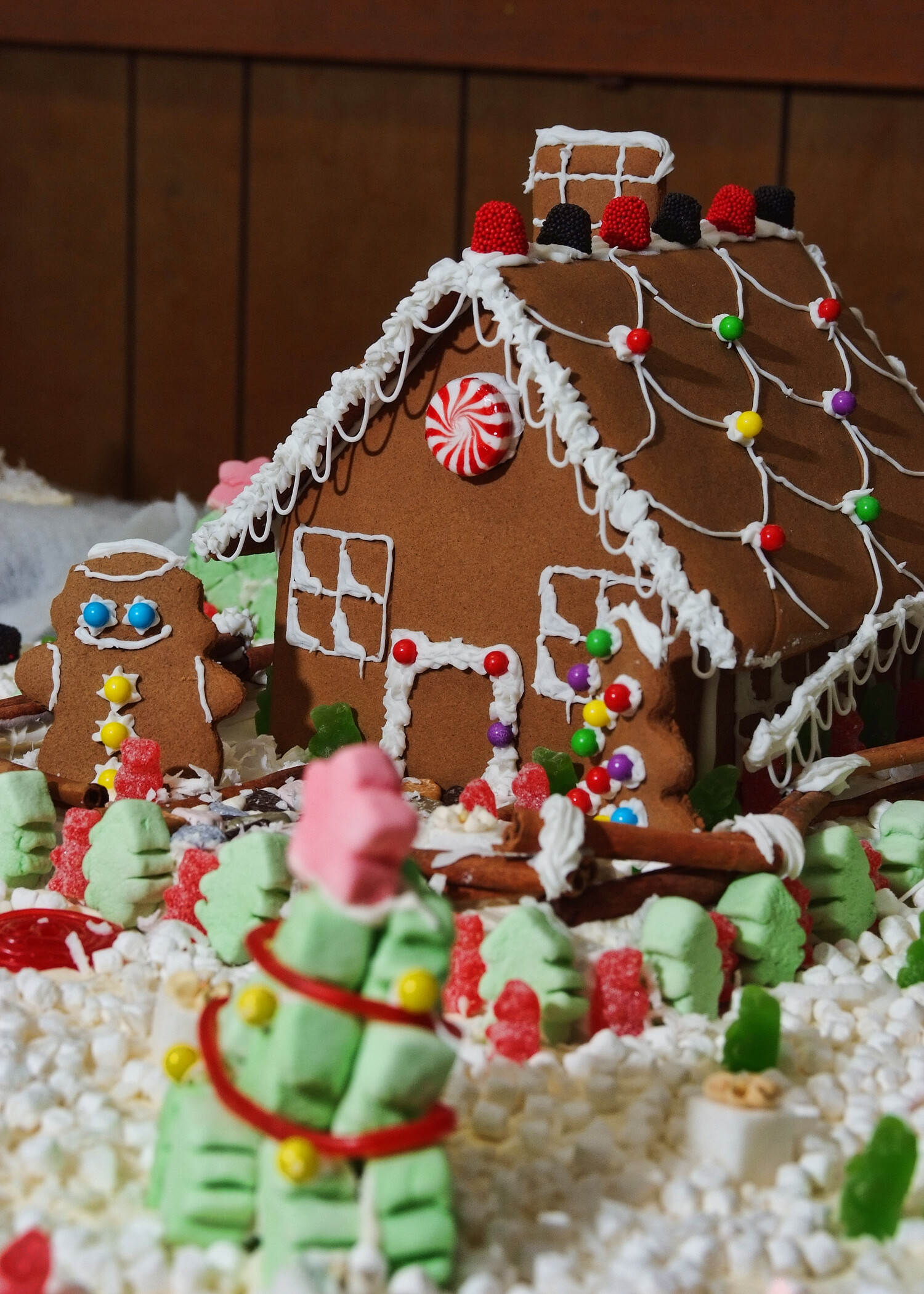 Gingerbread House: Hand-crafted small decorated house, Figure-shaped gingerbread, Edible components. 1500x2100 HD Background.