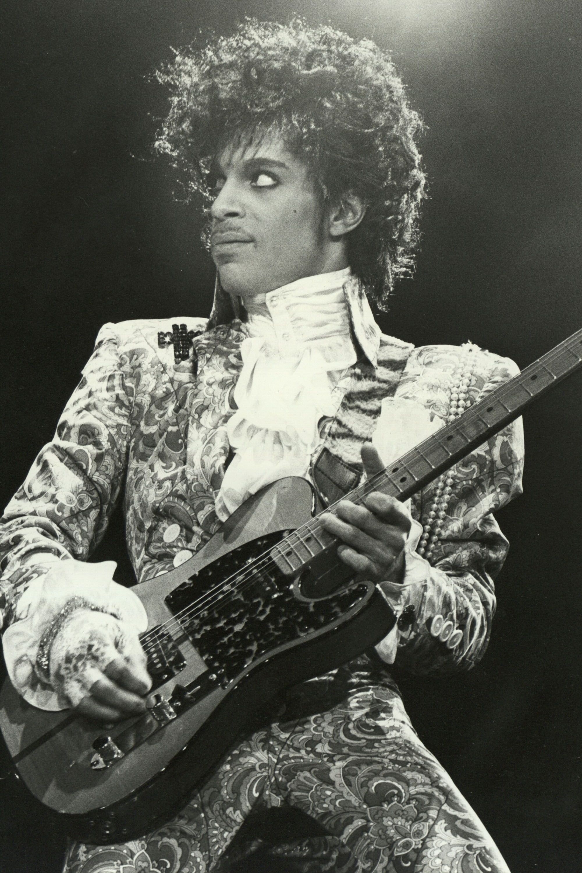 Prince, Iconic style, Prince's moments, Musical legend, 2000x3000 HD Handy