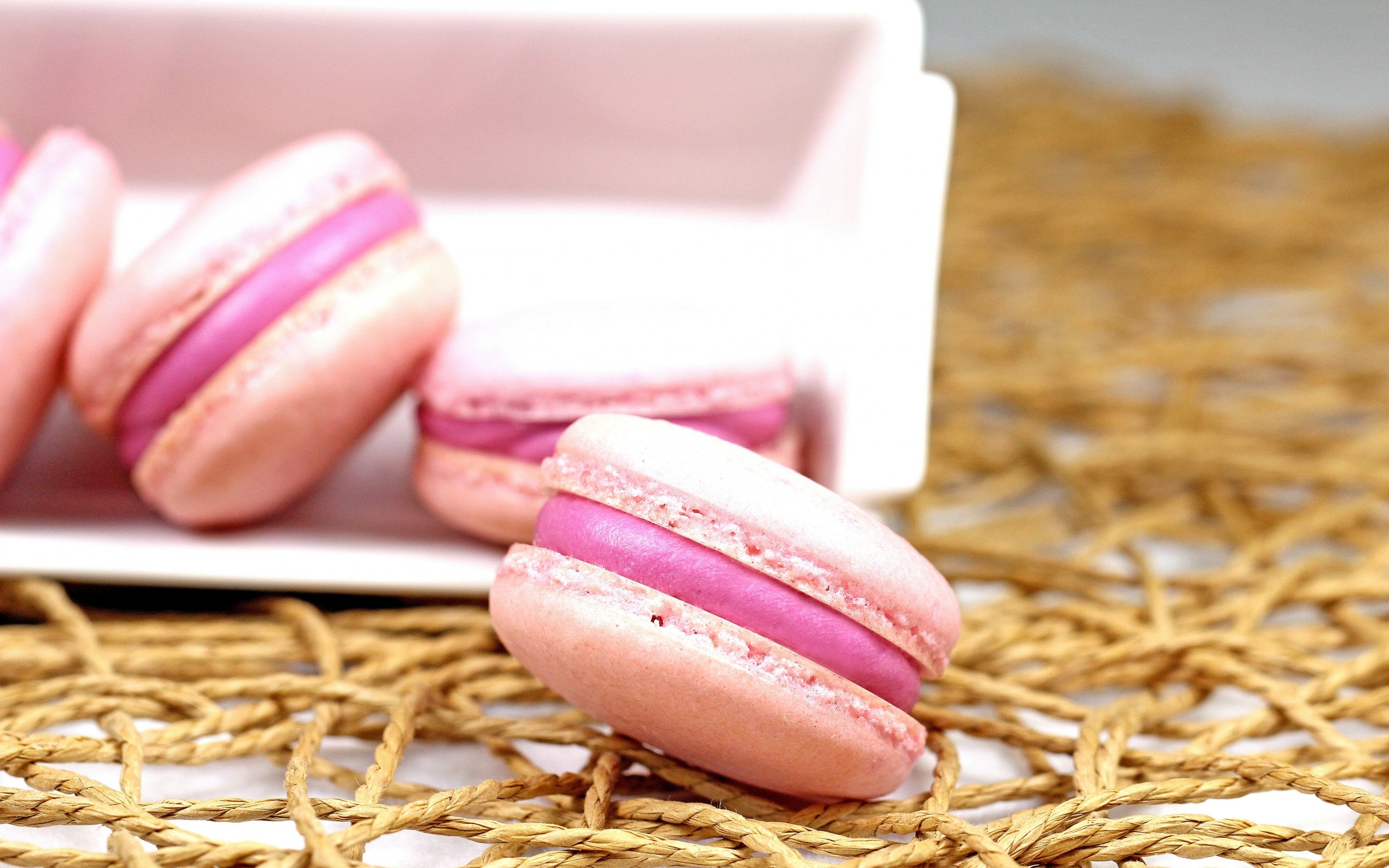Macaron: French macaroons, Delicate sandwich cookies with a crisp exterior. 2880x1800 HD Background.