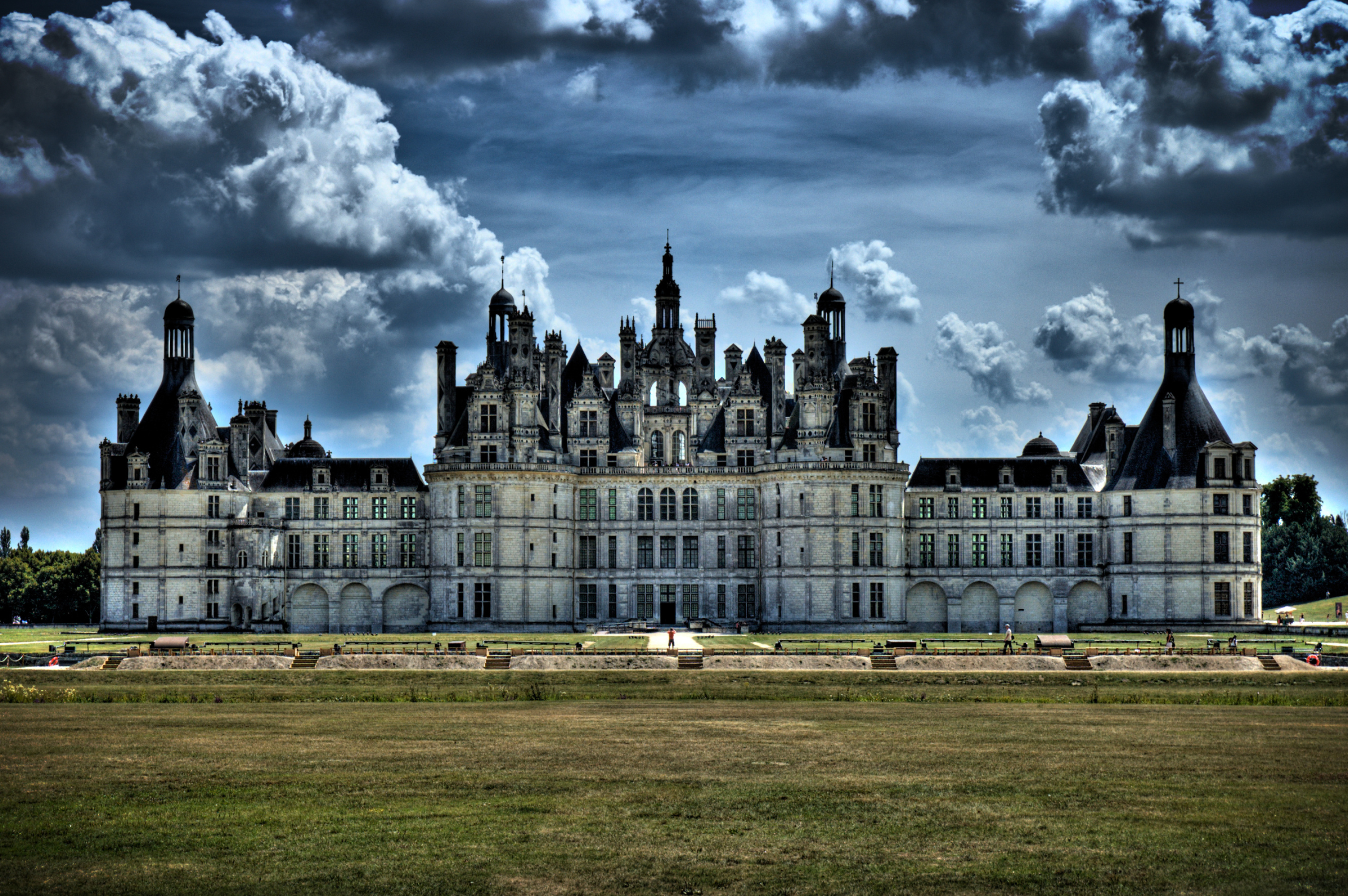 Majestätische Schlosslandschaft in Frankreich, 3010x2000 HD Desktop